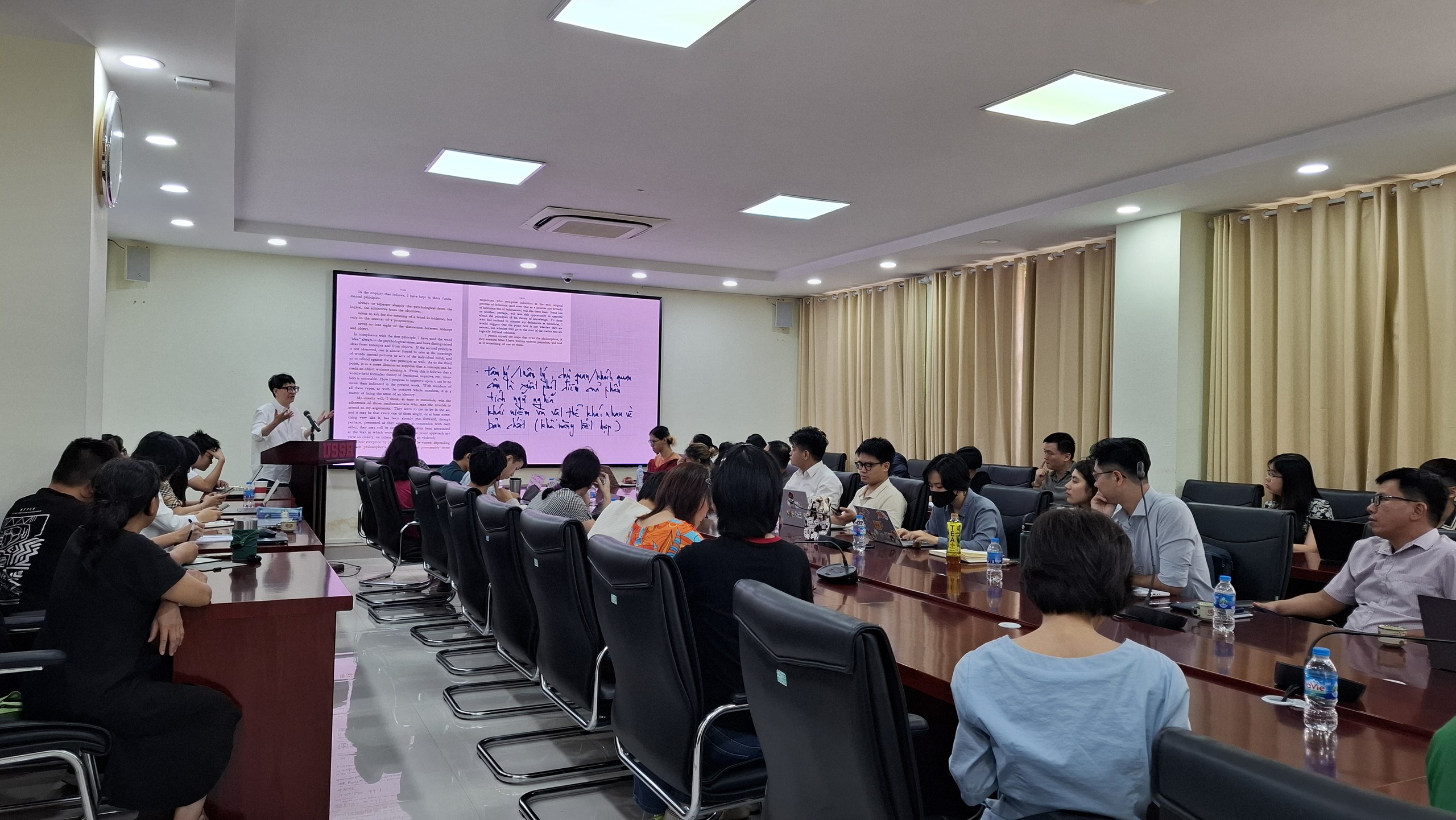 Làm sao để ngành triết trở nên hấp dẫn hơn?- Ảnh 2. Làm sao để ngành triết trở nên hấp dẫn hơn?- Ảnh 2.