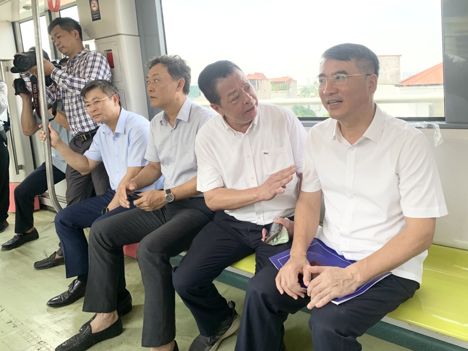 Lãnh đạo các sở ngành TP Hà Nội trải nghiệm đi tàu điện - tuyến đường sắt đô thị thí điểm TP Hà Nội, đoạn Nhổn - ga Hà Nội