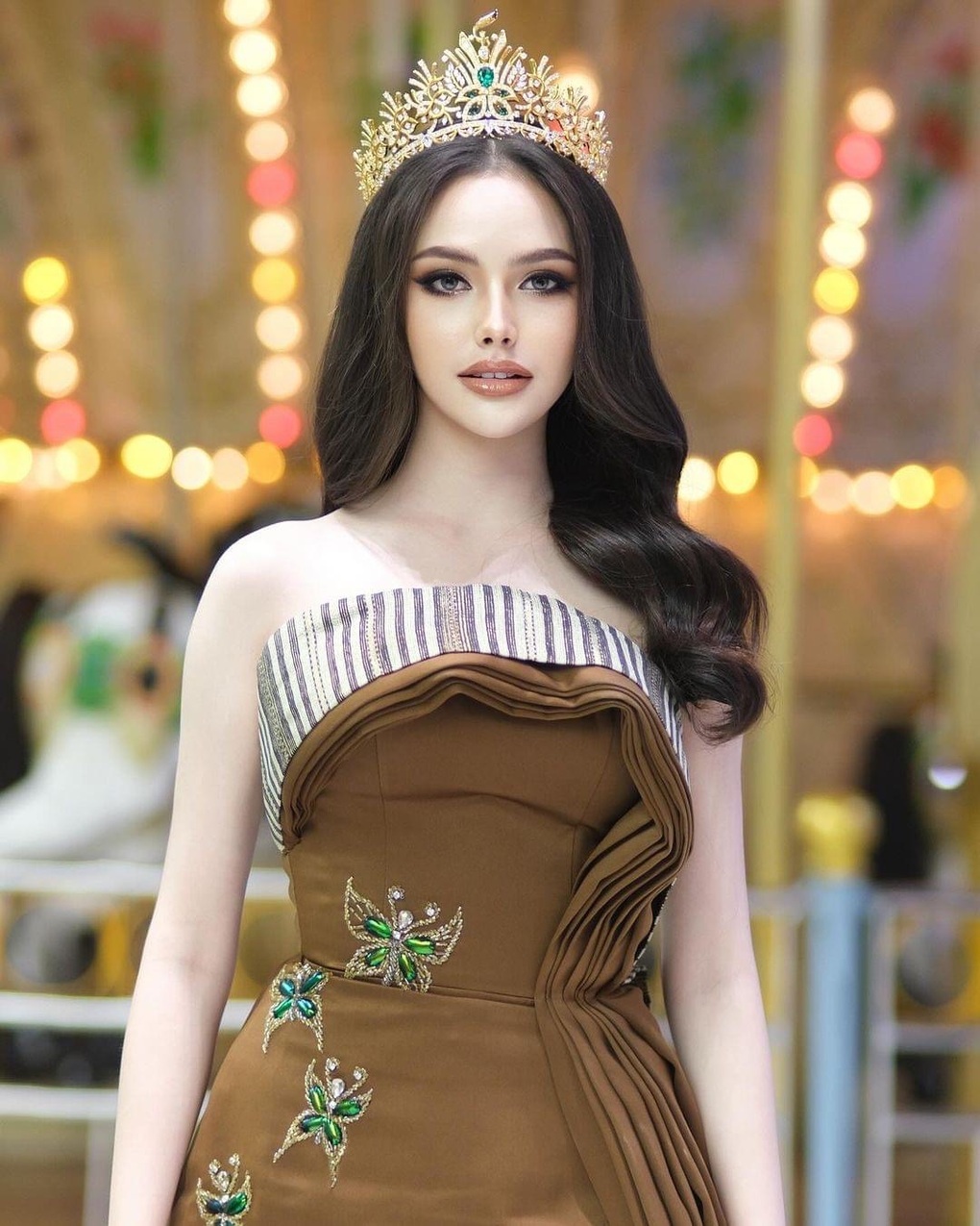 Nhan sắc như búp bê sống của đối thủ Quế Anh tại Hoa hậu Hòa bình 2024 - 7 Nhan sắc như búp bê sống của đối thủ Quế Anh tại Hoa hậu Hòa bình 2024 - 7