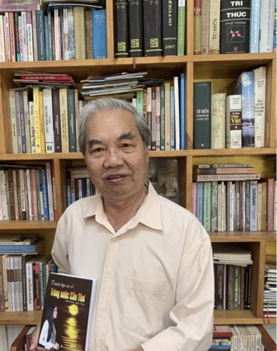 “Mai Vàng tri ân” thăm, tặng quà soạn giả Nhâm Hùng và họa sĩ Trần Thiện - Ảnh 3. “Mai Vàng tri ân” thăm, tặng quà soạn giả Nhâm Hùng và họa sĩ Trần Thiện - Ảnh 3.