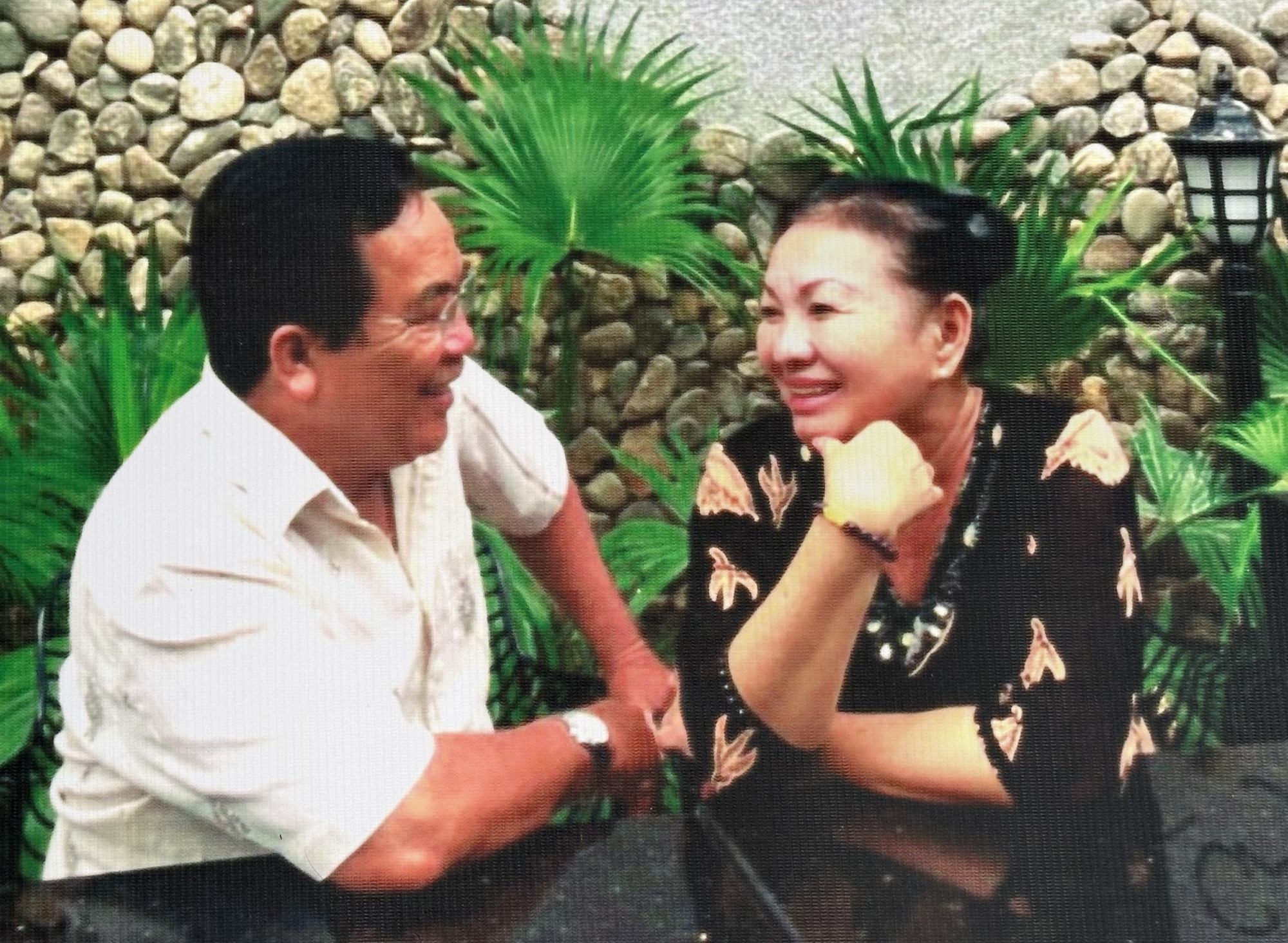“Mai Vàng tri ân” thăm, tặng quà soạn giả Nhâm Hùng và họa sĩ Trần Thiện - Ảnh 6. “Mai Vàng tri ân” thăm, tặng quà soạn giả Nhâm Hùng và họa sĩ Trần Thiện - Ảnh 6.