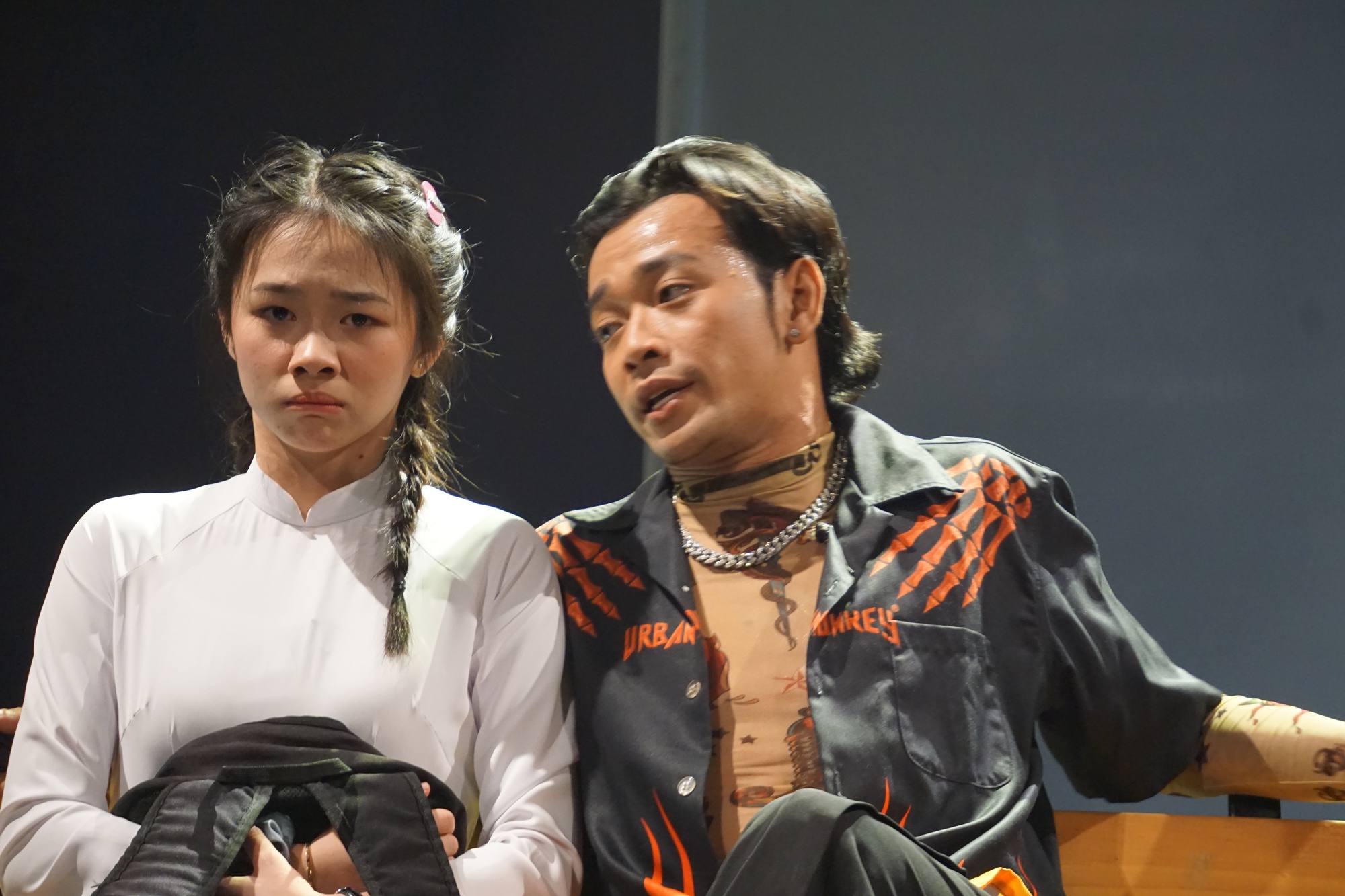 Thu Trang, Tiến Luật làm phụ huynh ác trong vở Ám ảnh - Ảnh 4. Thu Trang, Tiến Luật làm phụ huynh ác trong vở Ám ảnh - Ảnh 4.