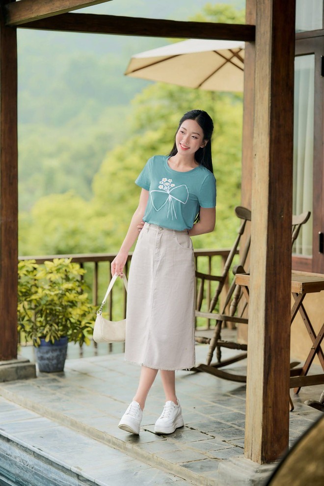 Mê ‘không lối thoát’ với những chiếc áo T-shirt đa di năng- Ảnh 6. Mê ‘không lối thoát’ với những chiếc áo T-shirt đa di năng- Ảnh 6.