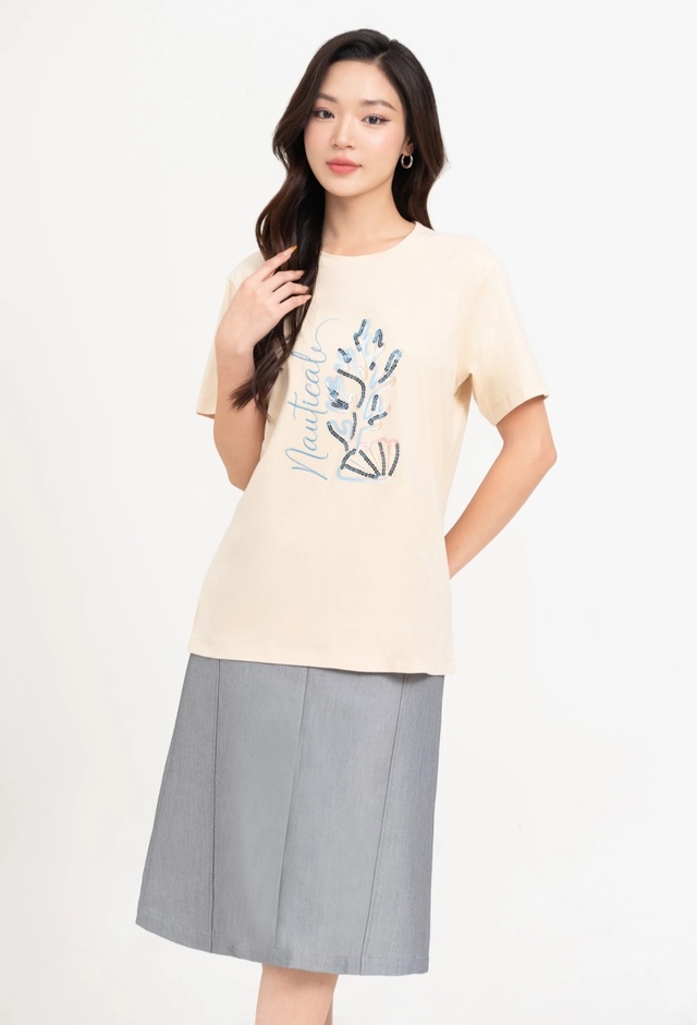 Mê ‘không lối thoát’ với những chiếc áo T-shirt đa di năng- Ảnh 7. Mê ‘không lối thoát’ với những chiếc áo T-shirt đa di năng- Ảnh 7.