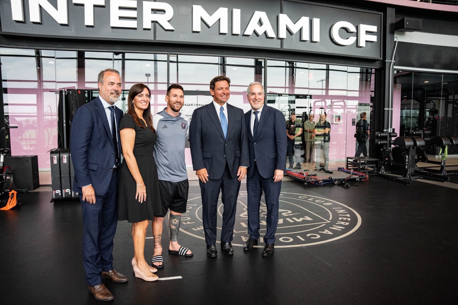 Messi nín thở xem Inter Miami đánh bại Toronto FC với cơn mưa bàn thắng- Ảnh 2. Messi nín thở xem Inter Miami đánh bại Toronto FC với cơn mưa bàn thắng- Ảnh 2.