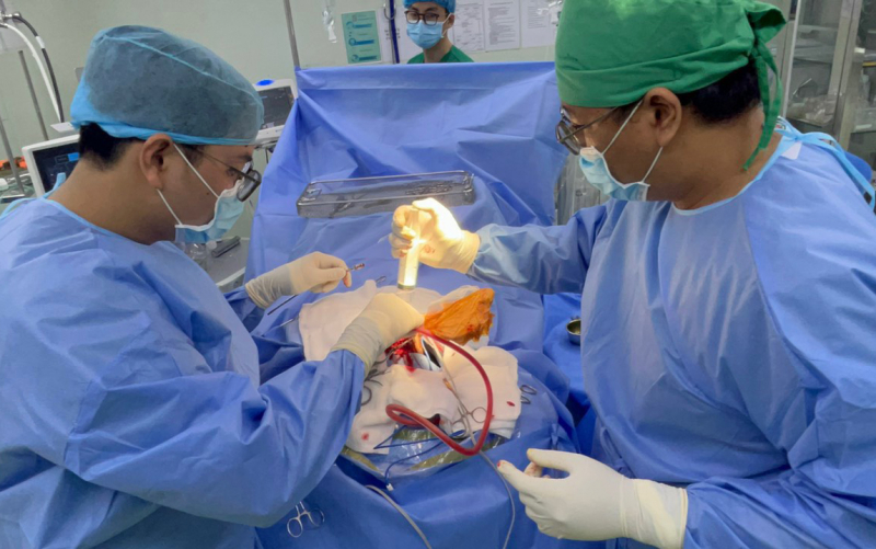 Cứu sống thiếu nữ bị kéo đâm xuyên sọ -0