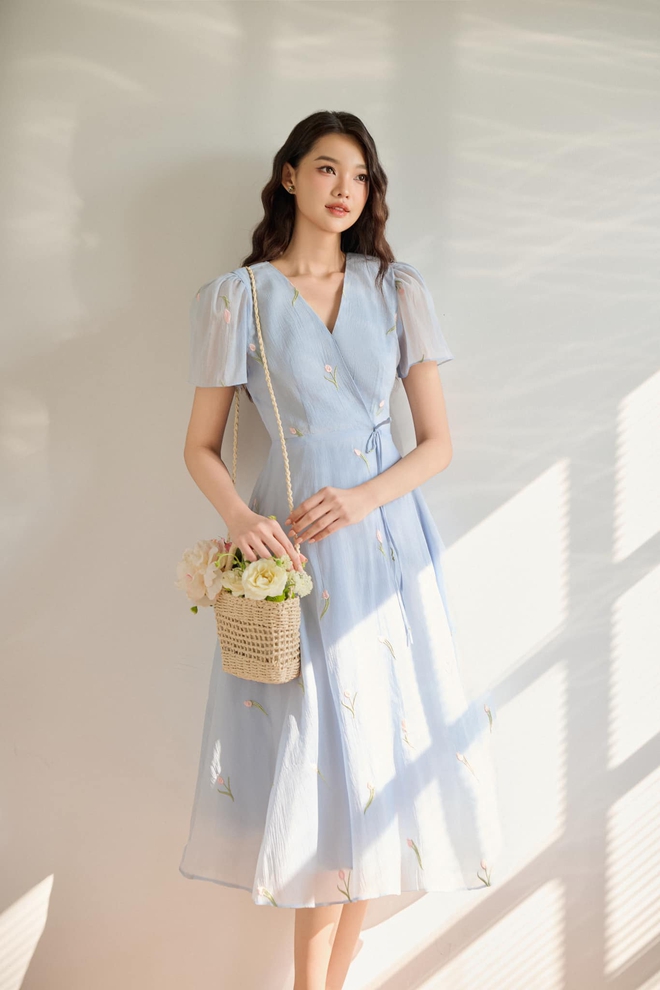 Trang phục in hoa, cách mặc nổi bật với xu hướng vượt thời gian- Ảnh 4. Trang phục in hoa, cách mặc nổi bật với xu hướng vượt thời gian- Ảnh 4.