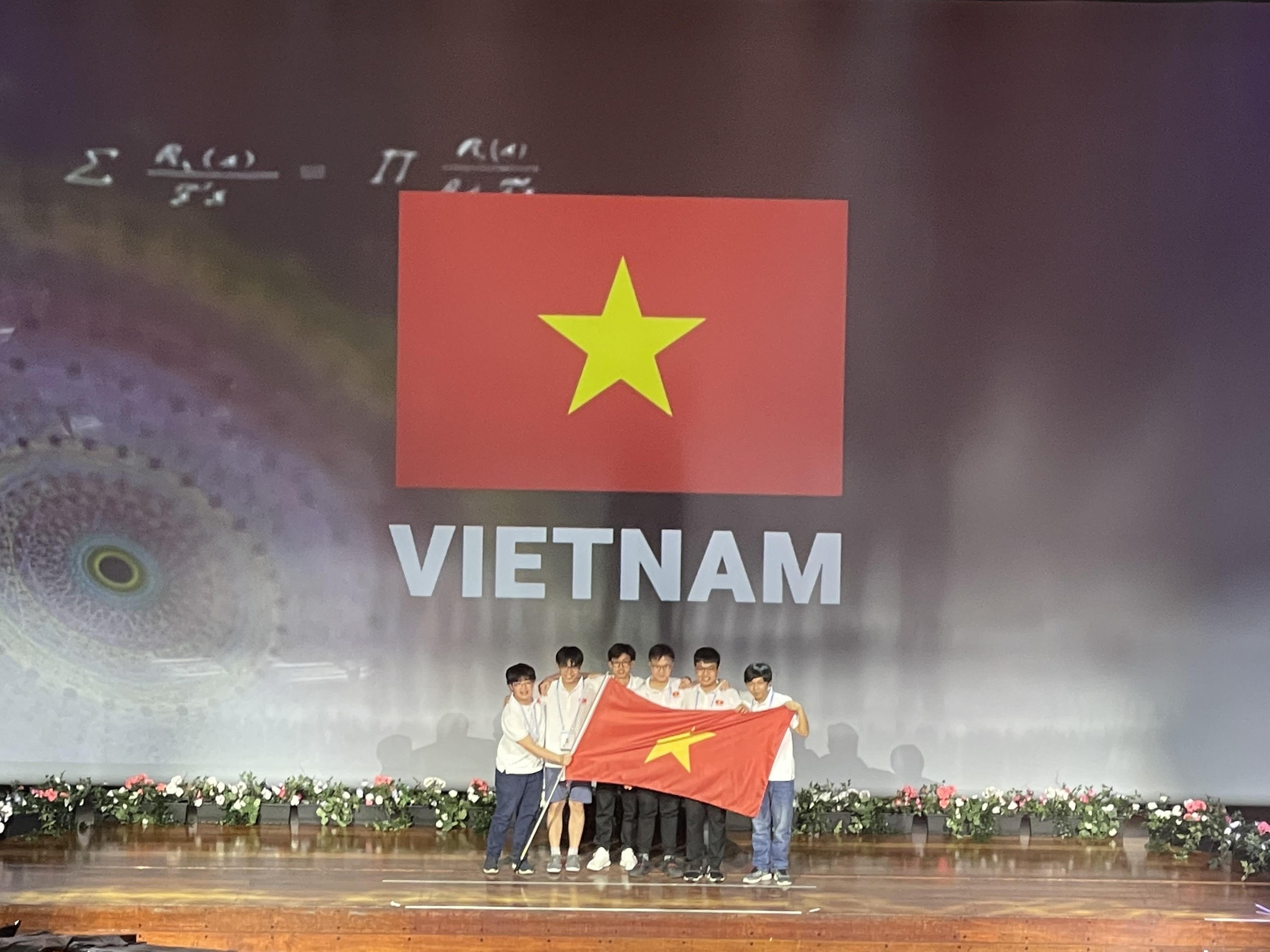 50 năm thi Olympic toán quốc tế, Việt Nam giành 271 huy chương- Ảnh 2. 50 năm thi Olympic toán quốc tế, Việt Nam giành 271 huy chương- Ảnh 2.