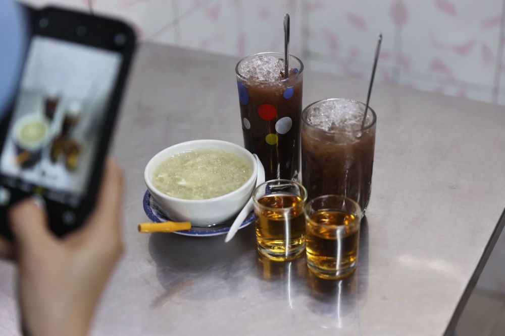 Đậu đỏ với màu sắc đặc trưng được cho là sẽ mang đến vận may, niềm vui và sự ấm áp trong tình cảm. Ảnh: Minh Tâm