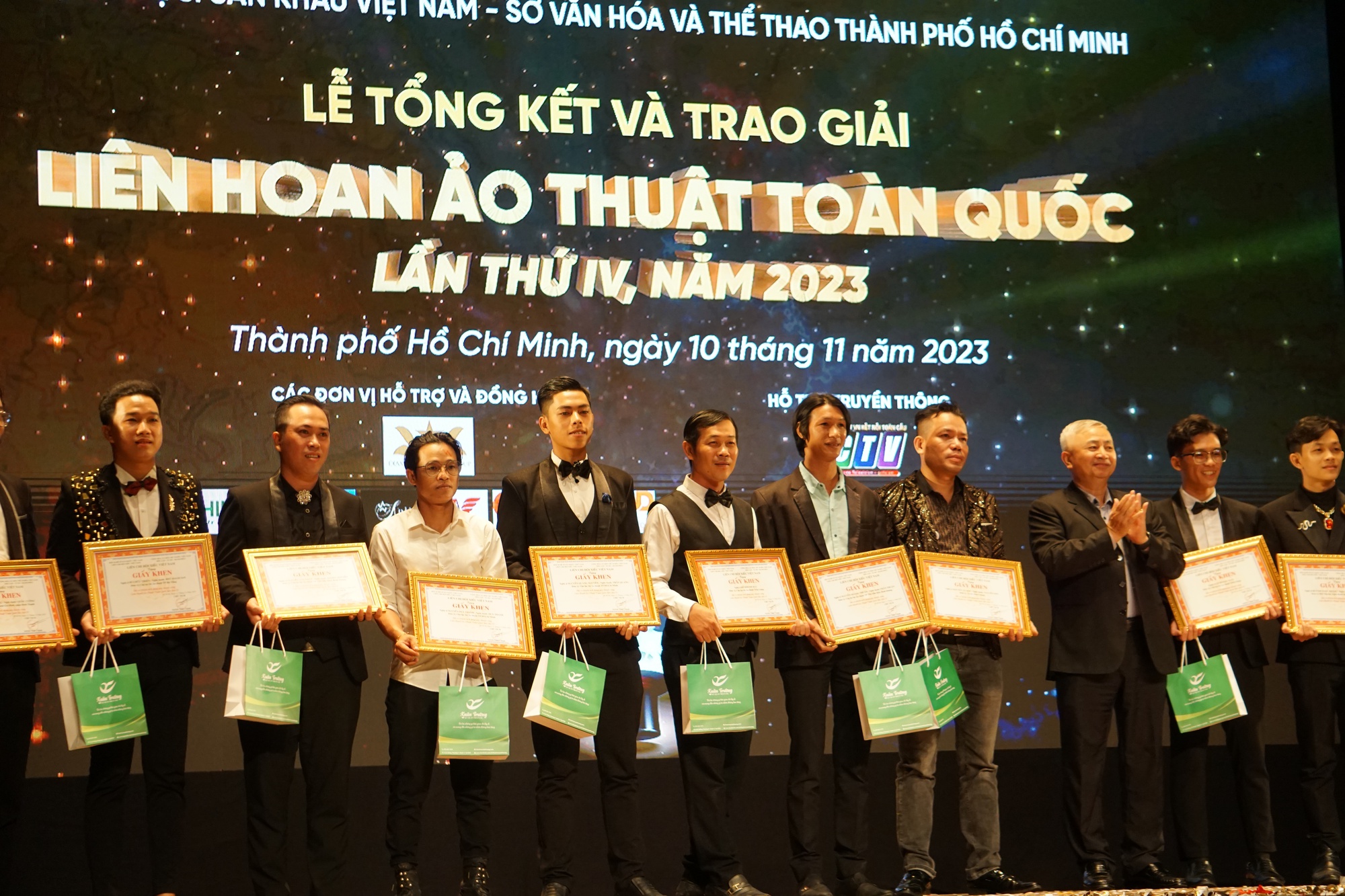 Trao 5 HCV, 7 HCB tại Liên hoan Ảo thuật toàn quốc lần IV - năm 2023 - Ảnh 7. Trao 5 HCV, 7 HCB tại Liên hoan Ảo thuật toàn quốc lần IV - năm 2023 - Ảnh 7.
