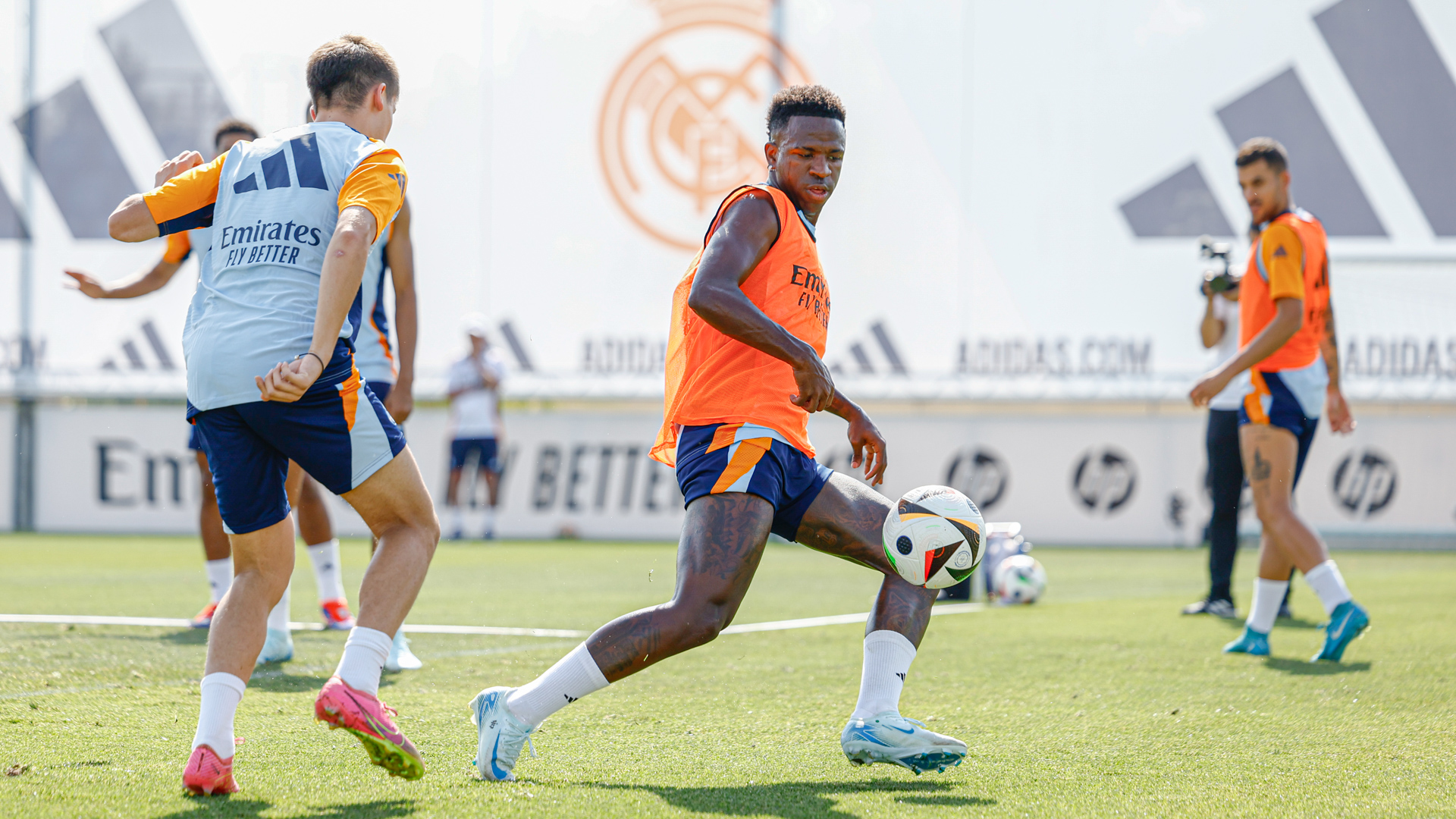 HLV Ancelotti xác nhận Mbappe đấu trận ra mắt Real Madrid, đá chính hay không còn… bí mật- Ảnh 2. HLV Ancelotti xác nhận Mbappe đấu trận ra mắt Real Madrid, đá chính hay không còn… bí mật- Ảnh 2.