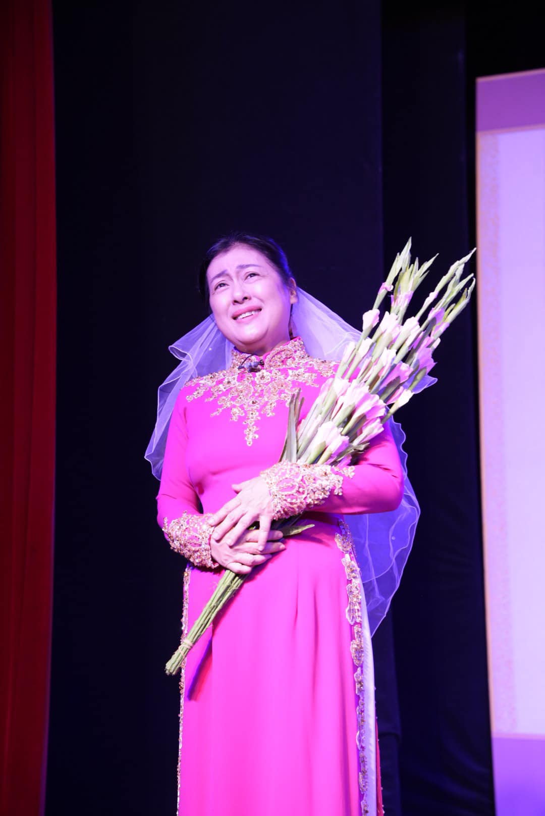 Nghệ sĩ Thanh Thủy thêm một lần mặc áo cưới - Ảnh 2. Nghệ sĩ Thanh Thủy thêm một lần mặc áo cưới - Ảnh 2.