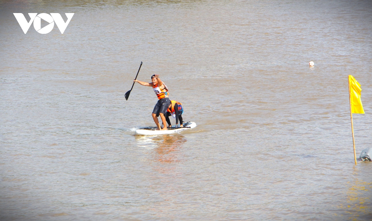 rộn ràng giải đua thuyền ván sup và biểu diễn đua thuyền kayak hình ảnh 6 ron rang giai dua thuyen van sup va bieu dien dua thuyen kayak hinh anh 6