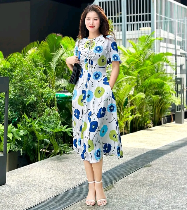 Mê mẩn ngày thu với những chiếc váy hoa ngọt ngào, nữ tính- Ảnh 6. Mê mẩn ngày thu với những chiếc váy hoa ngọt ngào, nữ tính- Ảnh 6.