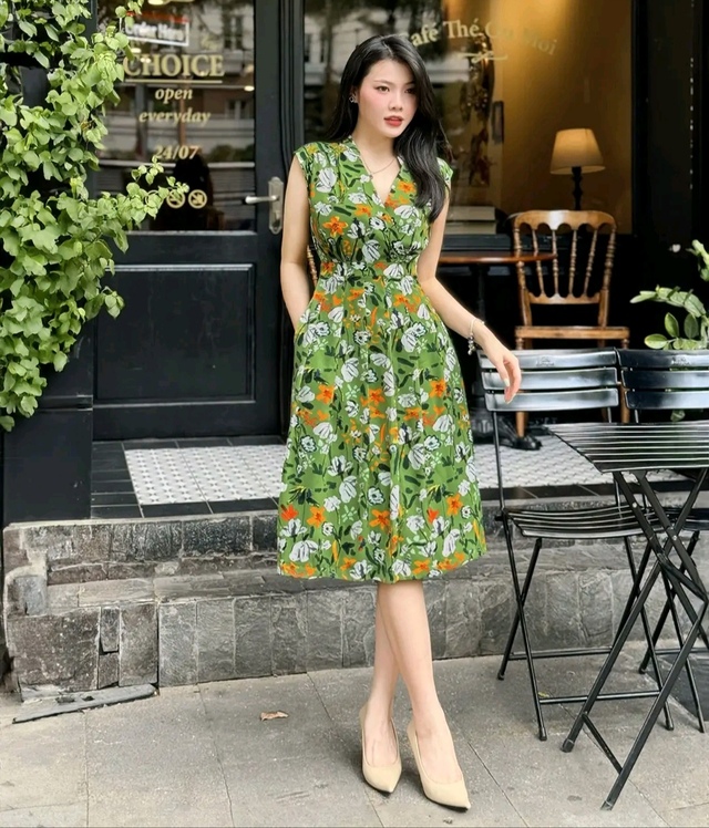 Mê mẩn ngày thu với những chiếc váy hoa ngọt ngào, nữ tính- Ảnh 10. Mê mẩn ngày thu với những chiếc váy hoa ngọt ngào, nữ tính- Ảnh 10.