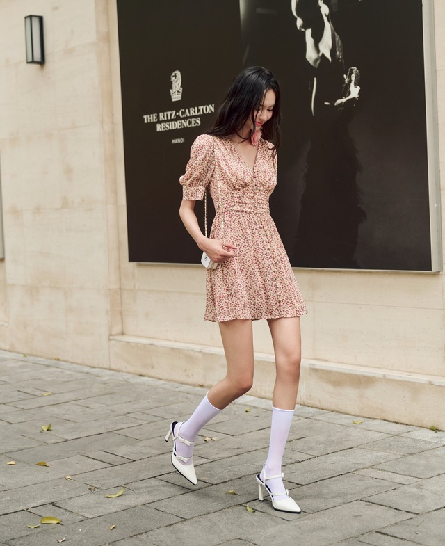 Đẹp rạng ngời với những chiếc váy ngắn tôn dáng đỉnh cao- Ảnh 3. Đẹp rạng ngời với những chiếc váy ngắn tôn dáng đỉnh cao- Ảnh 3.