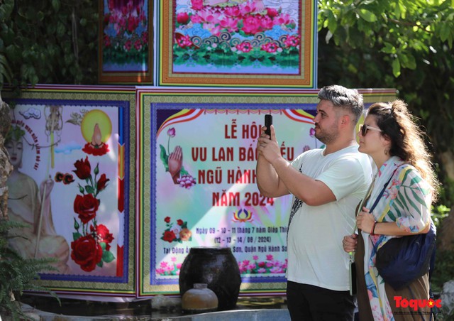 Khai mạc lễ hội Vu Lan báo hiếu – Ngũ Hành Sơn năm 2024 - Ảnh 8. Khai mạc lễ hội Vu Lan báo hiếu – Ngũ Hành Sơn năm 2024 - Ảnh 8.