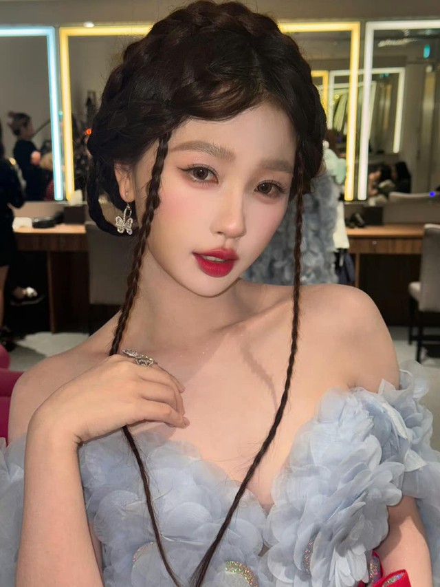 Ngu Thư Hân đổi gu ăn mặc, 'đánh bại' cả Bạch Lộc, Triệu Lộ Tư- Ảnh 2. Ngu Thư Hân đổi gu ăn mặc, 'đánh bại' cả Bạch Lộc, Triệu Lộ Tư- Ảnh 2.