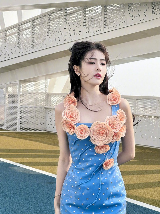 Ngu Thư Hân đổi gu ăn mặc, 'đánh bại' cả Bạch Lộc, Triệu Lộ Tư- Ảnh 4. Ngu Thư Hân đổi gu ăn mặc, 'đánh bại' cả Bạch Lộc, Triệu Lộ Tư- Ảnh 4.