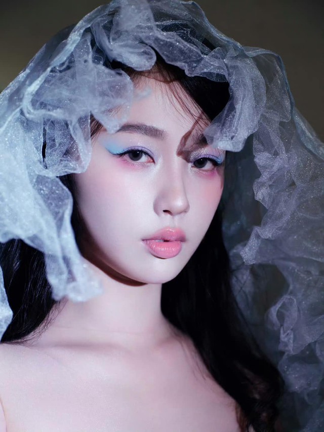 Ngu Thư Hân đổi gu ăn mặc, 'đánh bại' cả Bạch Lộc, Triệu Lộ Tư- Ảnh 8. Ngu Thư Hân đổi gu ăn mặc, 'đánh bại' cả Bạch Lộc, Triệu Lộ Tư- Ảnh 8.
