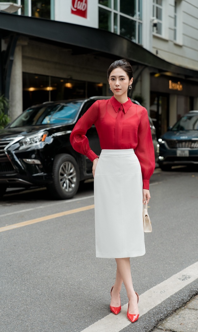 Mặc đồ đa sắc là cách 'ăn gian' tuổi tác hiệu quả- Ảnh 7. Mặc đồ đa sắc là cách 'ăn gian' tuổi tác hiệu quả- Ảnh 7.