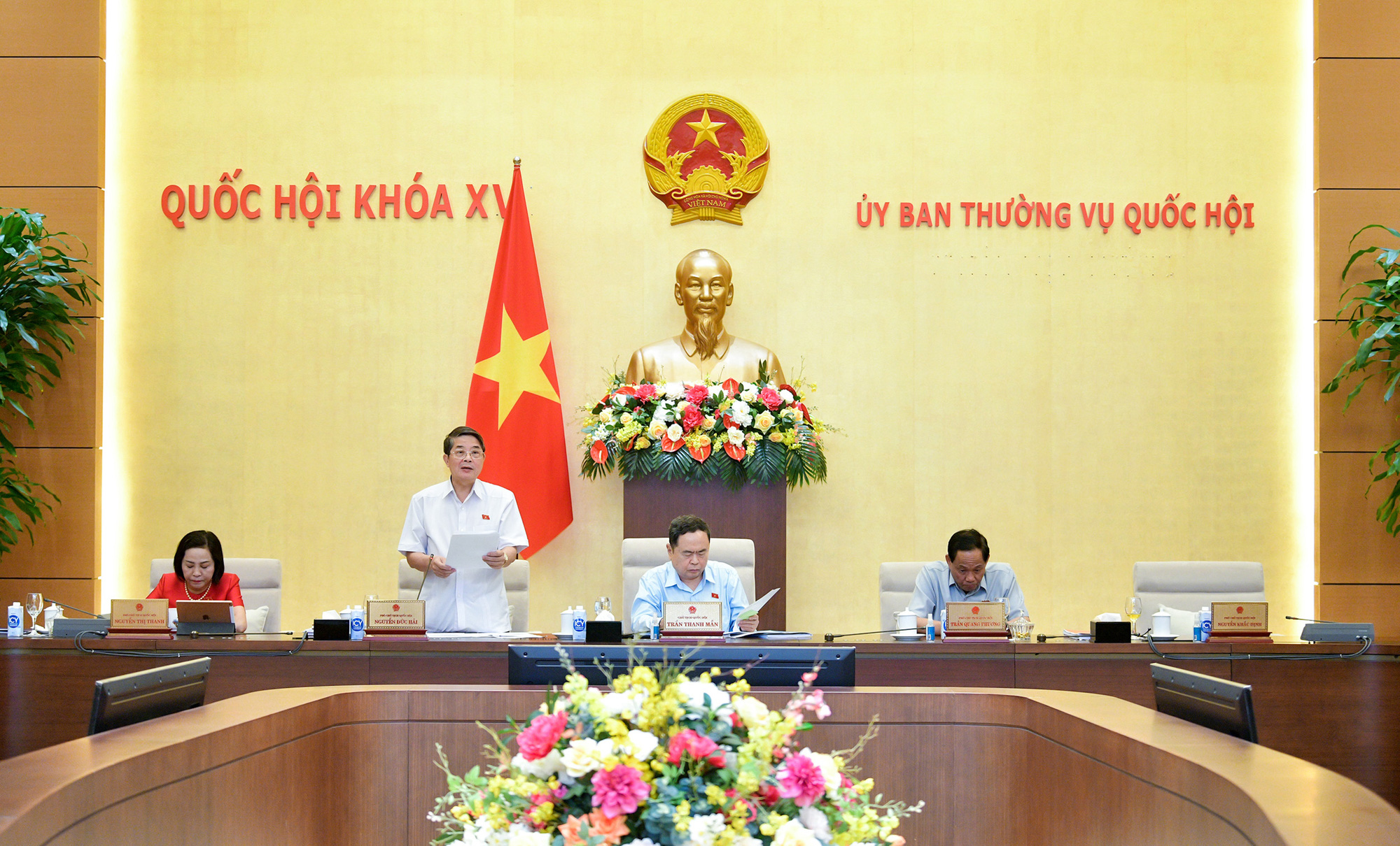 Đánh thuế VAT phân bón: 'Thu của nông dân 5.700 tỉ đồng mà bảo giảm giá bán thì không thuyết phục'- Ảnh 3. Quang cảnh phiên họp - Ảnh: Media Quốc hội