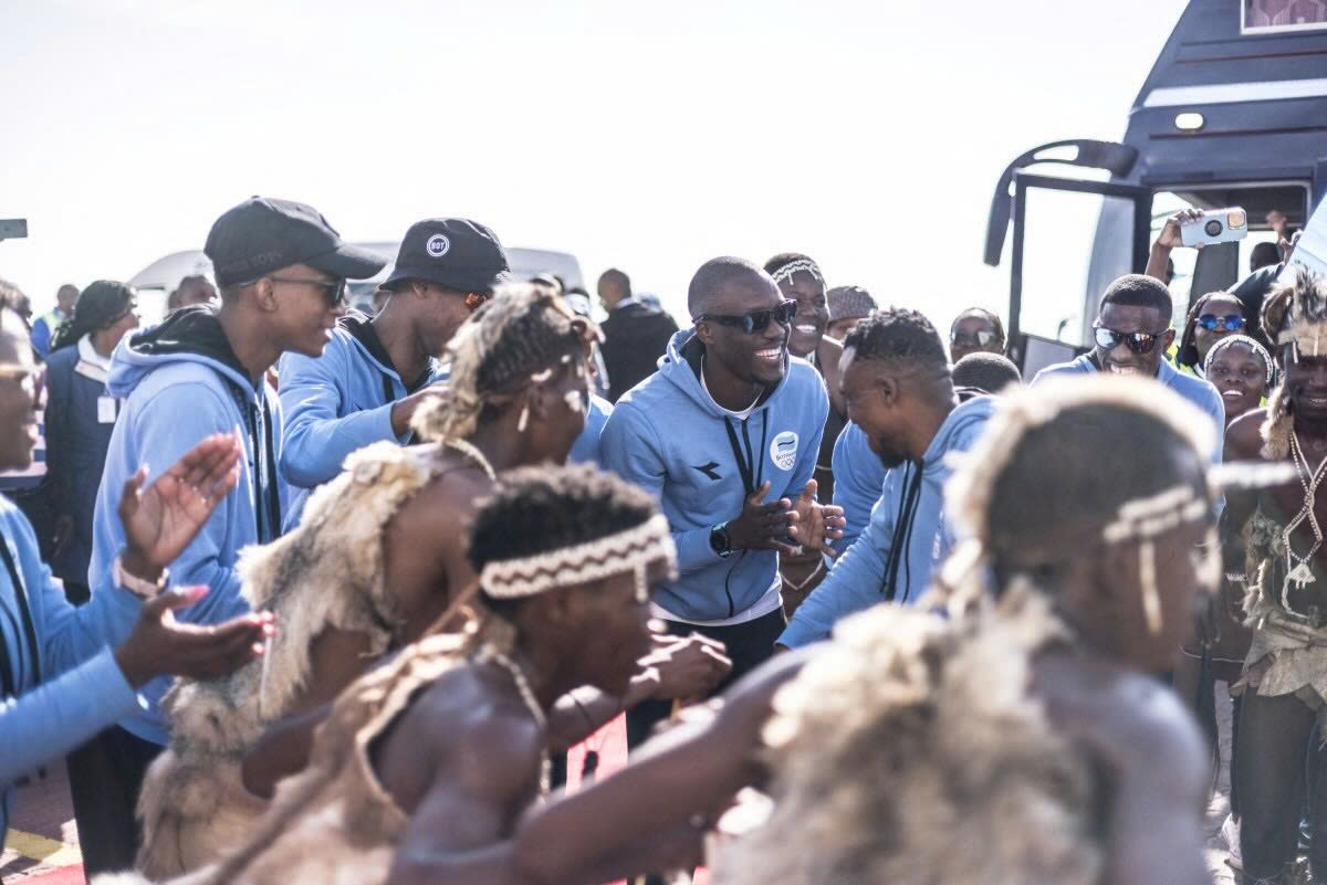 Botswana tôn vinh HCV đầu tiên tại Olympic: 30.000 người chào đón, cả nước nghỉ 1 ngày- Ảnh 3. Botswana tôn vinh HCV đầu tiên tại Olympic: 30.000 người chào đón, cả nước nghỉ 1 ngày- Ảnh 3.