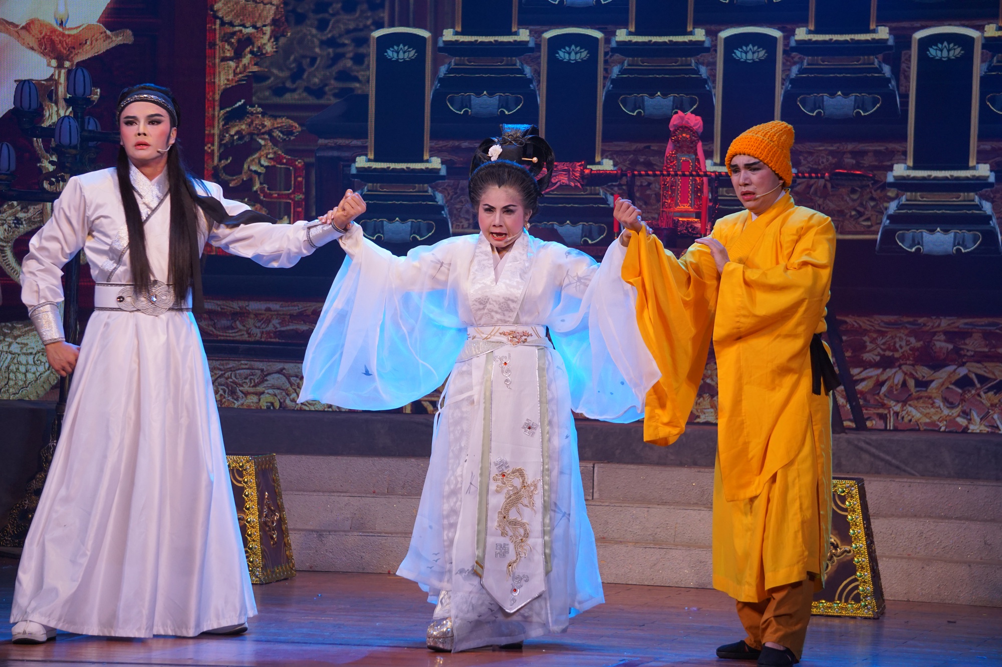 Nghệ sĩ Minh Tâm - Tài Lương tái ngộ khán giả trong niềm xúc động mãnh liệt - Ảnh 8. Nghệ sĩ Minh Tâm - Tài Lương tái ngộ khán giả trong niềm xúc động mãnh liệt - Ảnh 8.