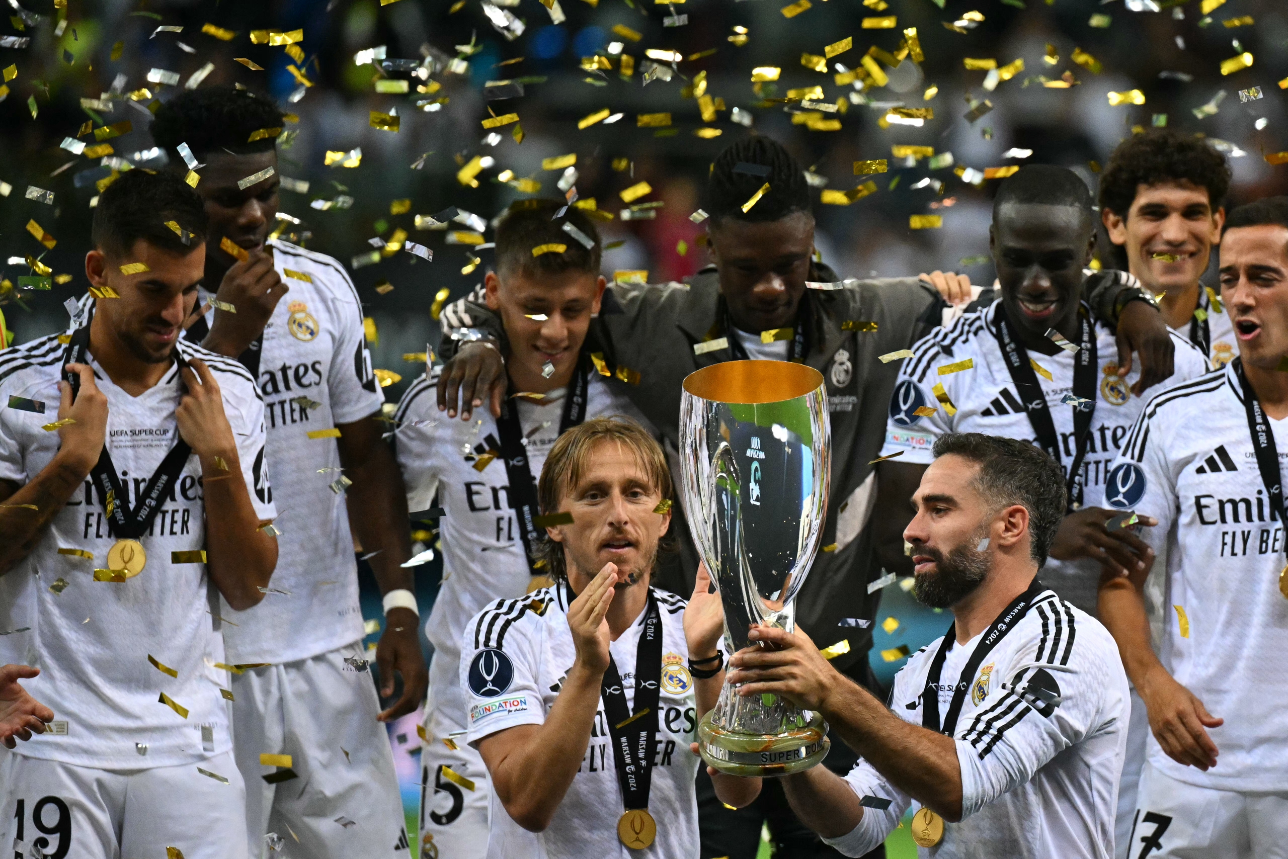 Đoạt Siêu cúp châu Âu, Real Madrid thiết lập hàng loạt kỷ lục- Ảnh 2. Đoạt Siêu cúp châu Âu, Real Madrid thiết lập hàng loạt kỷ lục- Ảnh 2.
