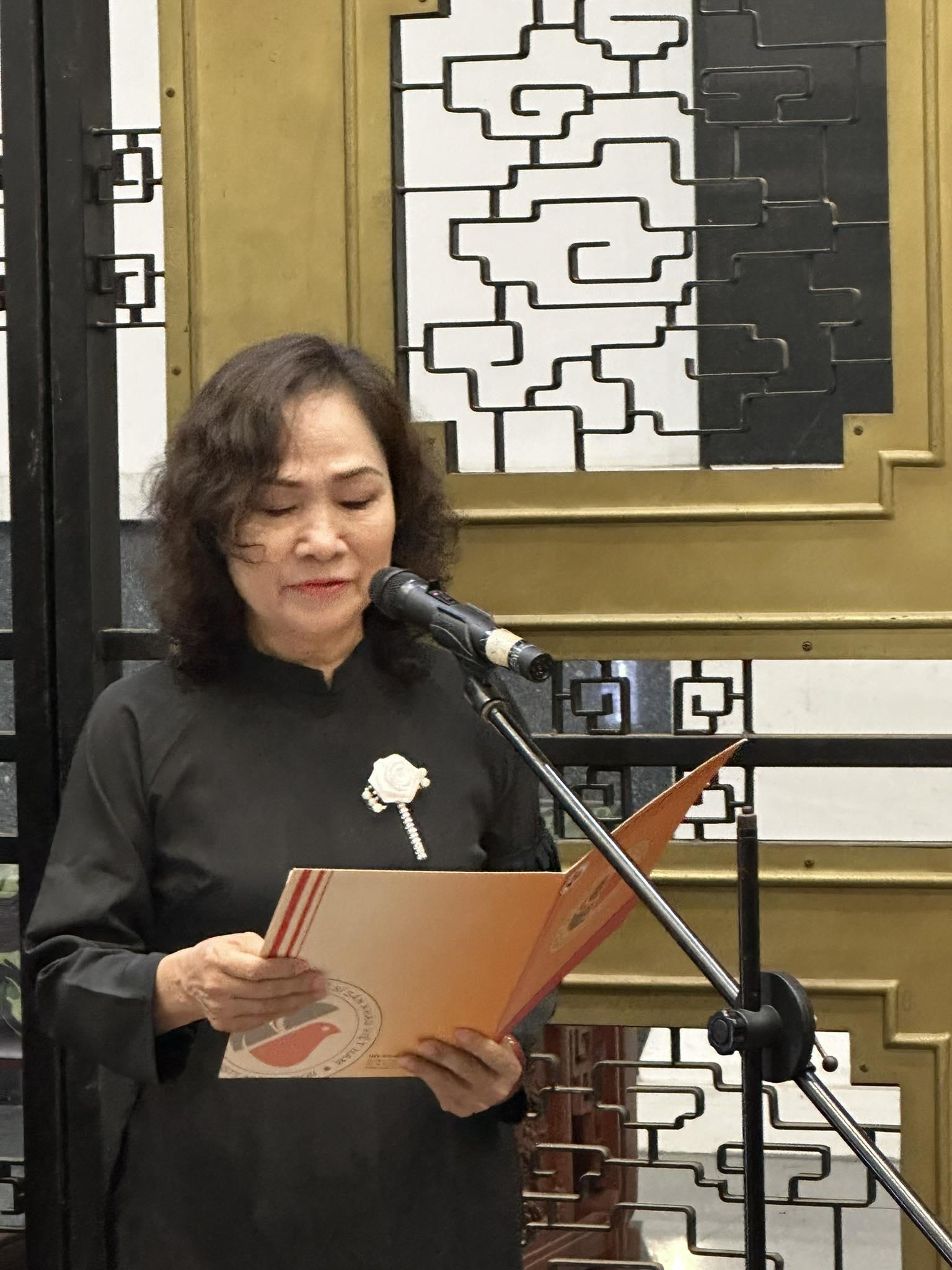 Nhiều nghệ sĩ nổi tiếng tiễn đưa tác giả Lê Duy Hạnh - Ảnh 5. Nhiều nghệ sĩ nổi tiếng tiễn đưa tác giả Lê Duy Hạnh - Ảnh 5.
