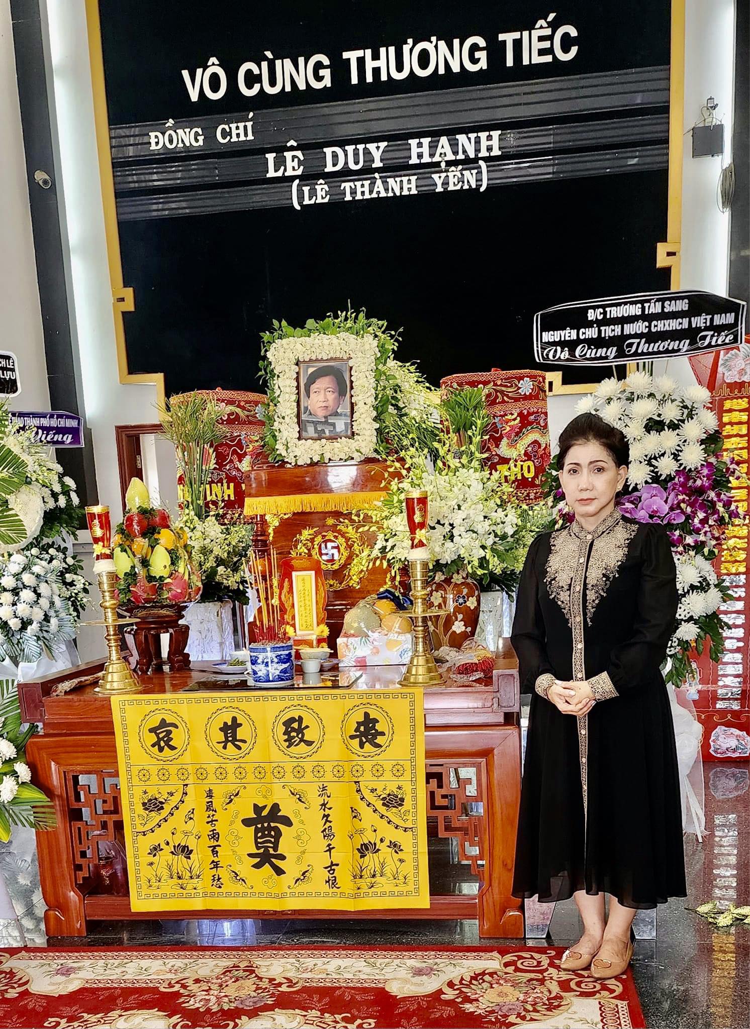 Nhiều nghệ sĩ nổi tiếng tiễn đưa tác giả Lê Duy Hạnh - Ảnh 7. Nhiều nghệ sĩ nổi tiếng tiễn đưa tác giả Lê Duy Hạnh - Ảnh 7.
