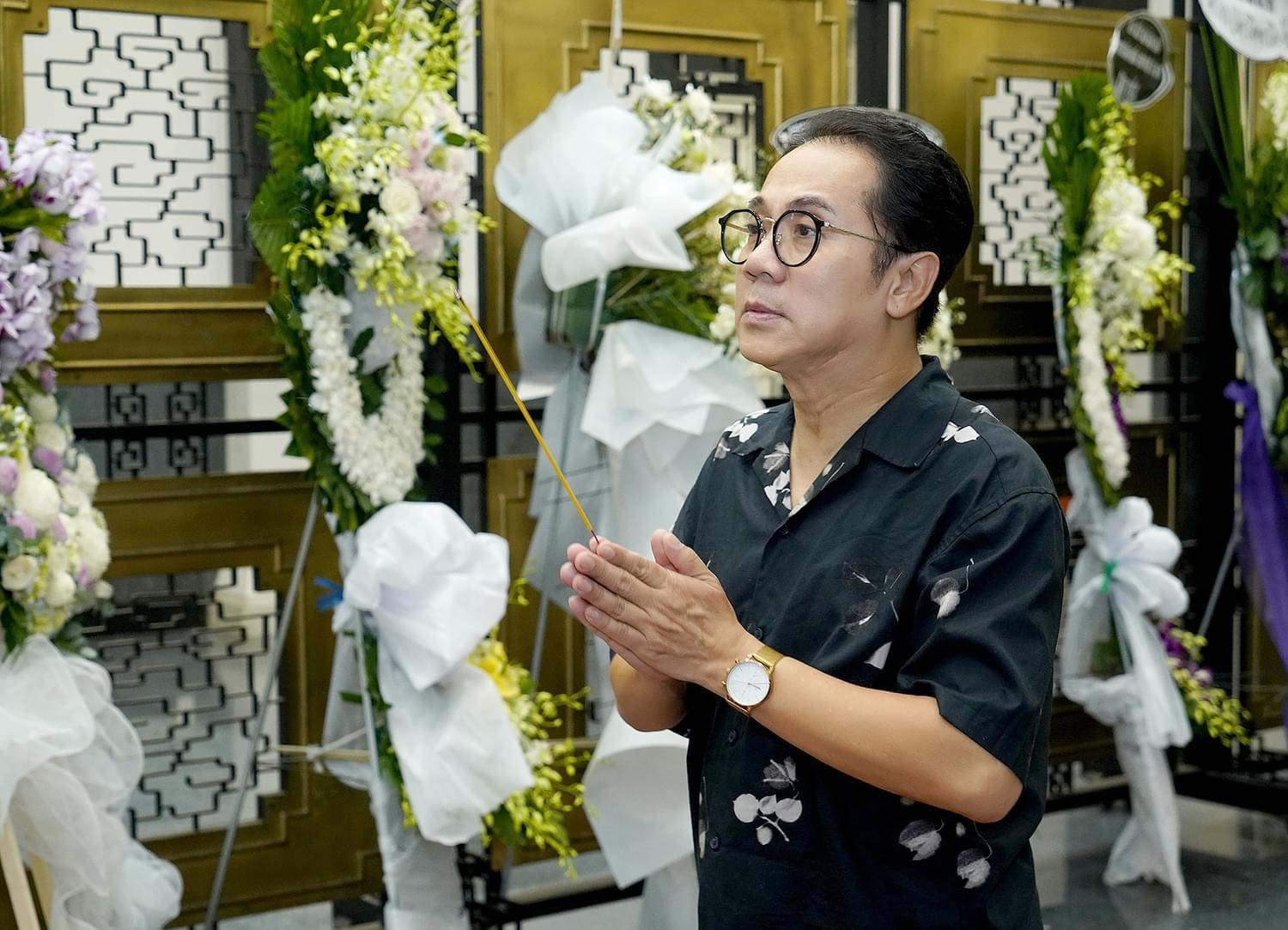 Nhiều nghệ sĩ nổi tiếng tiễn đưa tác giả Lê Duy Hạnh - Ảnh 9. Nhiều nghệ sĩ nổi tiếng tiễn đưa tác giả Lê Duy Hạnh - Ảnh 9.
