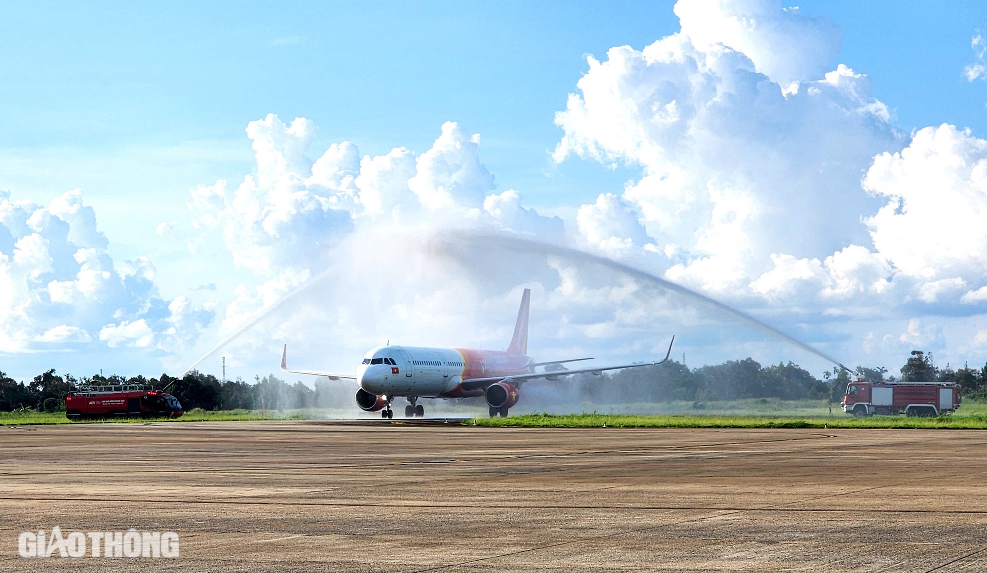 Trong 10 năm có hơn 5.000 chuyến bay kết nối TP Buôn Ma Thuột - TP Vinh- Ảnh 2. Trong 10 năm có hơn 5.000 chuyến bay kết nối TP Buôn Ma Thuột - TP Vinh- Ảnh 2.