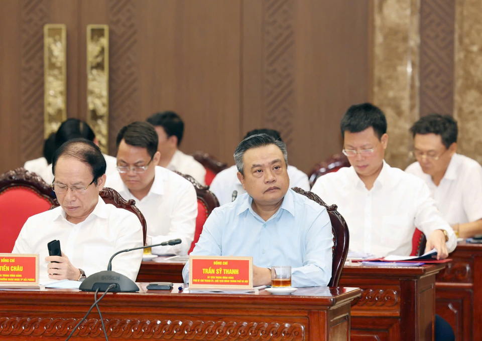 Lãnh đạo TP Hà Nội tham dự hội nghị.