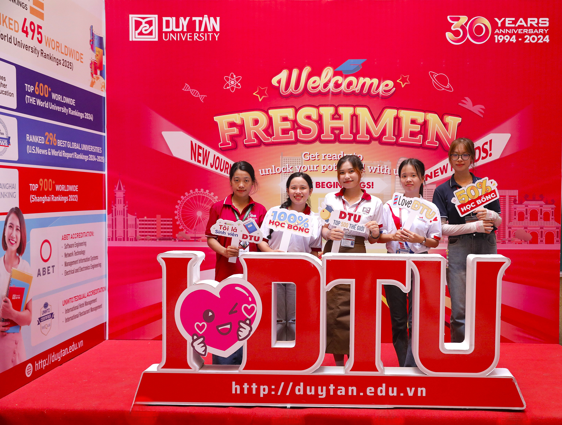 Chào mừng đông đảo Tân sinh viên DTU khóa K30 nhập học Chào mừng đông đảo Tân sinh viên DTU khóa K30 nhập học