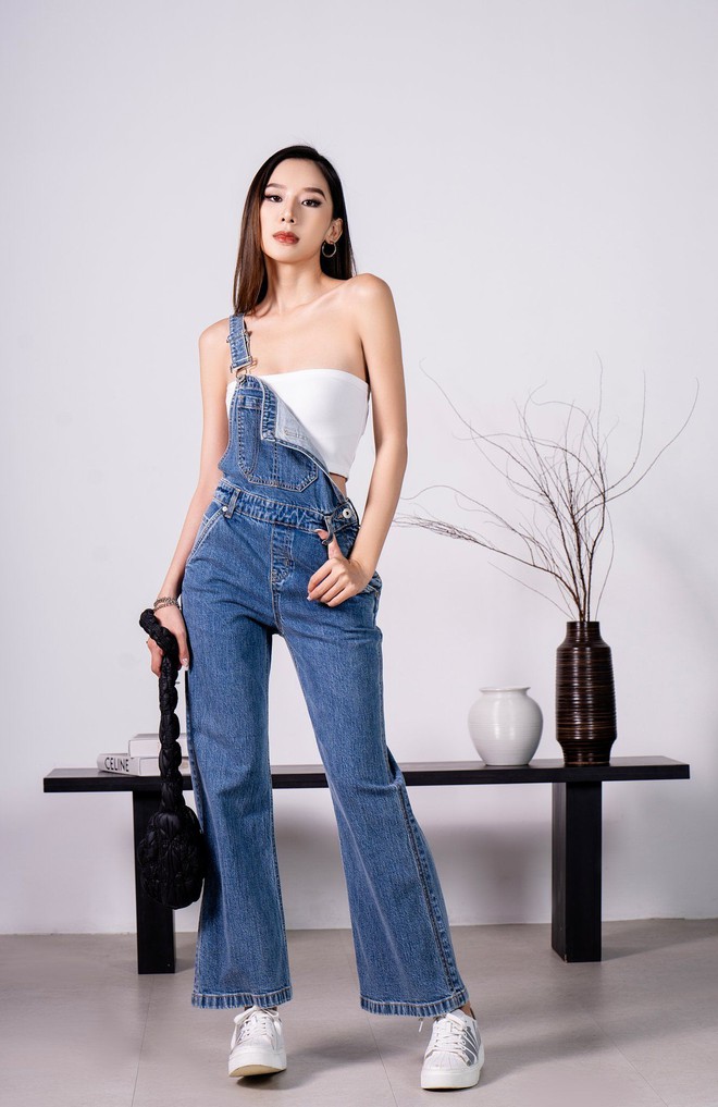 Bí quyết trẻ hóa phong cách với quần yếm sành điệu- Ảnh 2. Bí quyết trẻ hóa phong cách với quần yếm sành điệu- Ảnh 2.