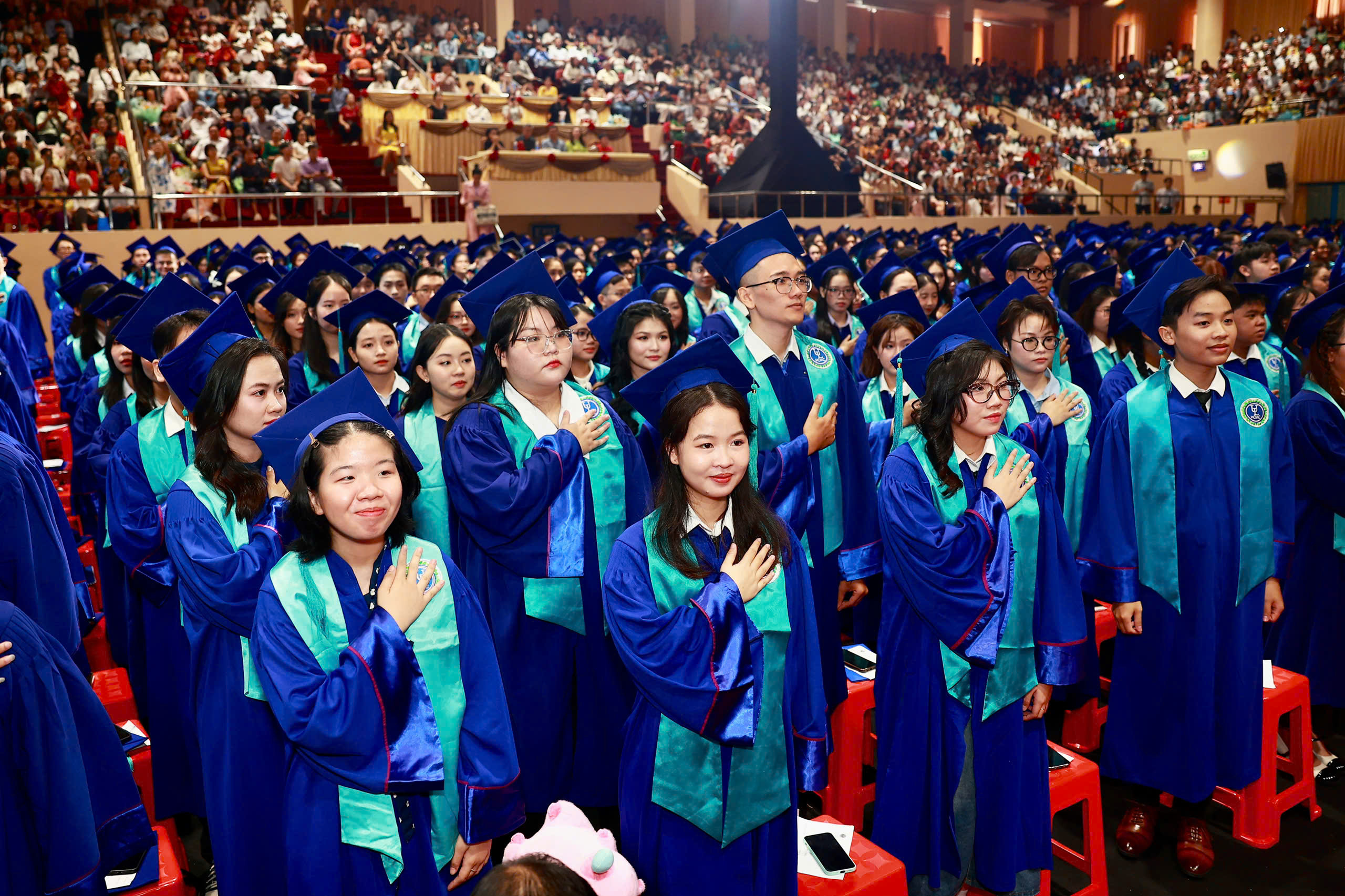 Trường ĐH Luật TP HCM có số sinh viên tốt nghiệp loại xuất sắc cao kỷ lục - Ảnh 2. Trường ĐH Luật TP HCM có số sinh viên tốt nghiệp loại xuất sắc cao kỷ lục - Ảnh 2.