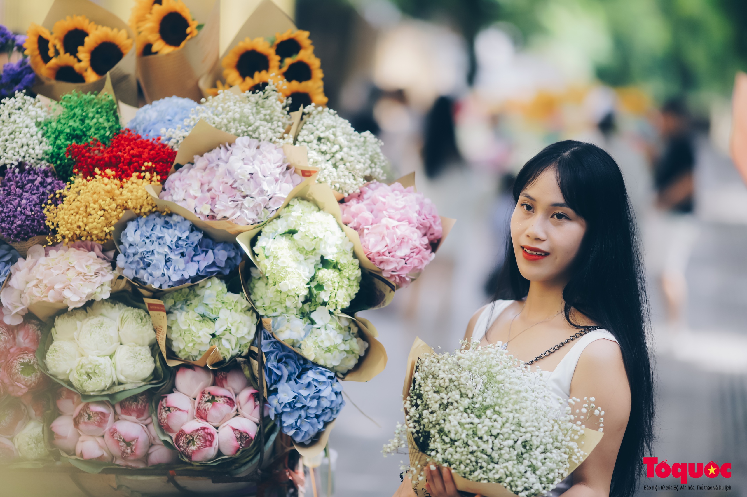 Hà Nội: Chấp nắng nóng các '"nàng thơ" nô nức chen chân check- in phố mùa thu Phan Đình Phùng - Ảnh 14. Hà Nội: Chấp nắng nóng các '"nàng thơ" nô nức chen chân check- in phố mùa thu Phan Đình Phùng - Ảnh 14.