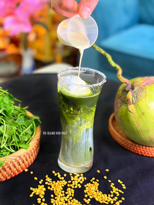 Ông bố 8x chia sẻ cách làm đậu xanh rau má cốt dừa không bị tanh mà vẫn giữ màu xanh đẹp mắt, ngon ngậy, uống một lần là mê ngay - Ảnh 9. Ông bố 8x chia sẻ cách làm đậu xanh rau má cốt dừa không bị tanh mà vẫn giữ màu xanh đẹp mắt, ngon ngậy, uống một lần là mê ngay - Ảnh 9.