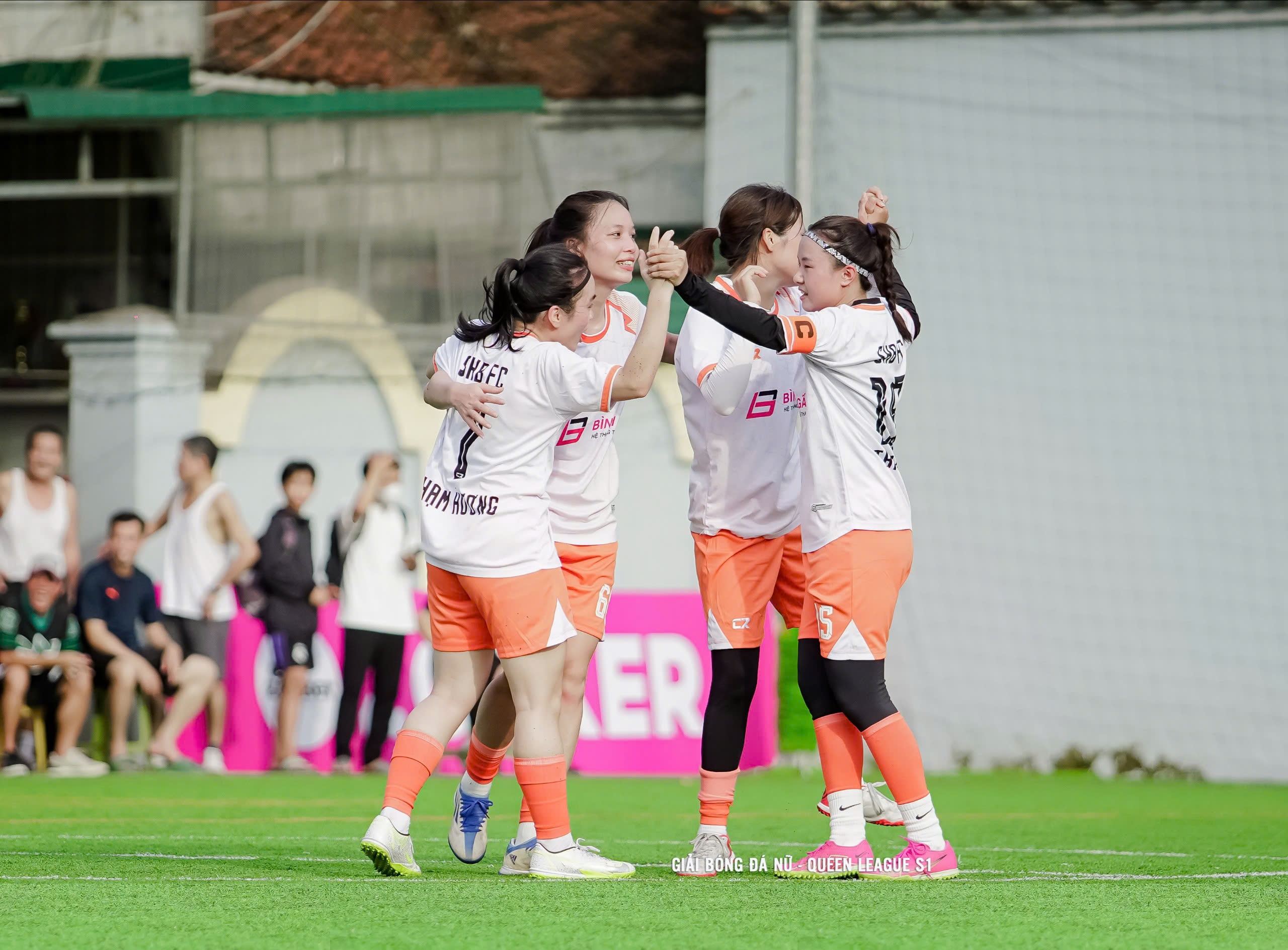 SHB FC lên ngôi vô địch thuyết phục SHB FC lên ngôi vô địch thuyết phục