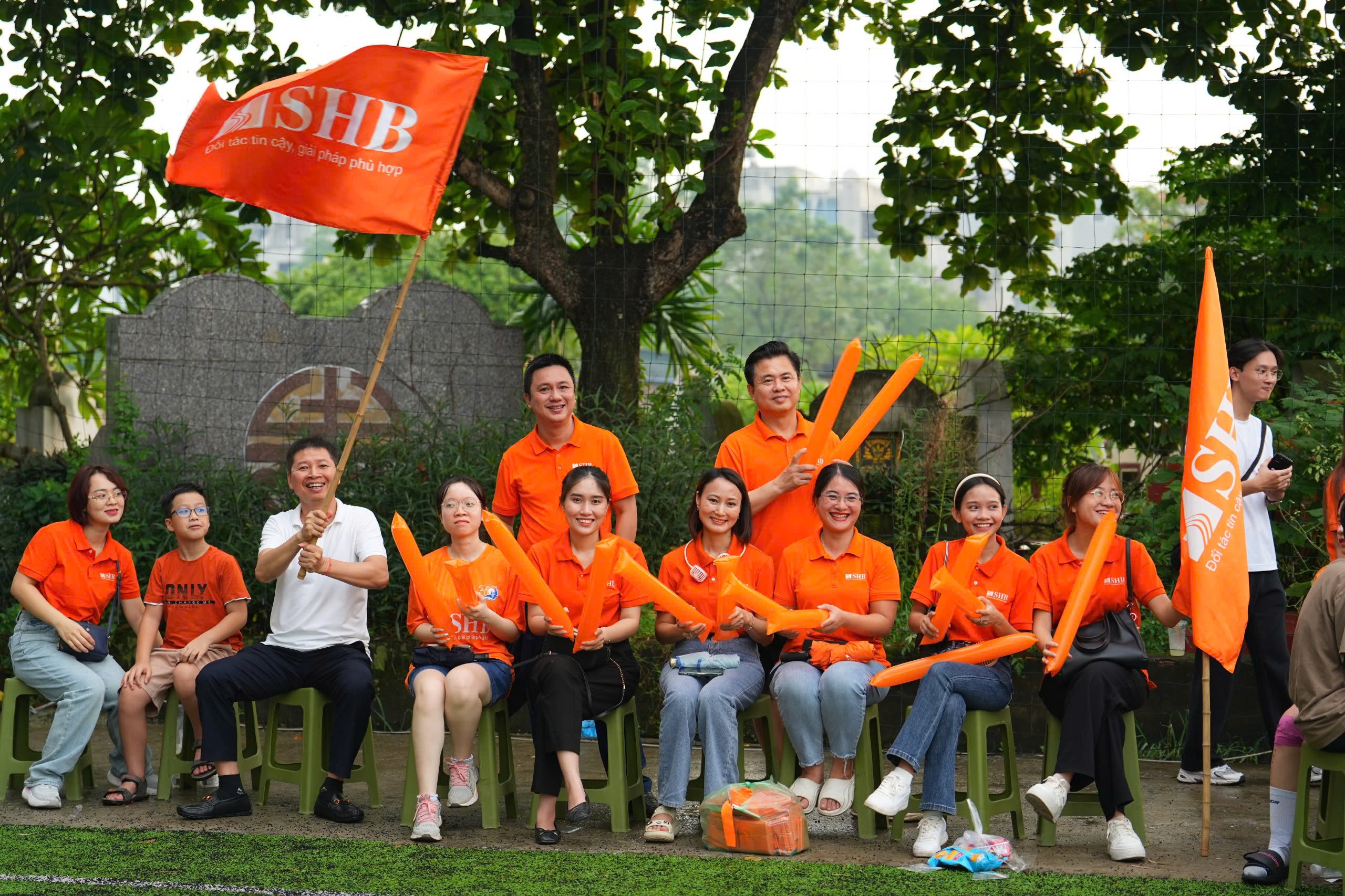 Cổ động viên của đội nữ SHB Cổ động viên của đội nữ SHB
