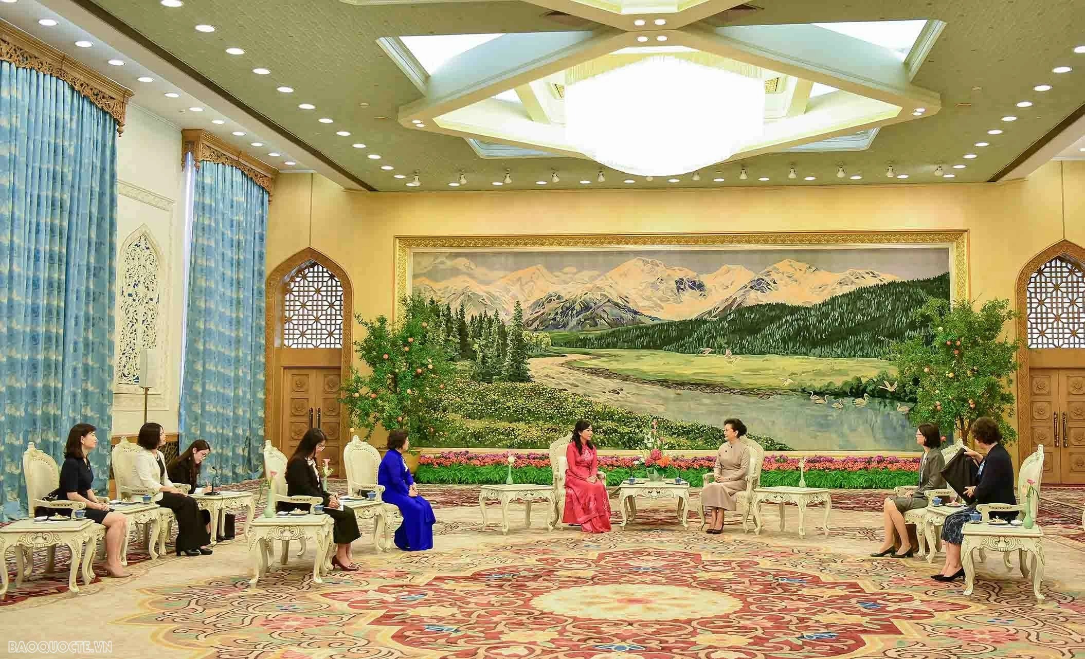 Phu nhân Tổng Bí thư Tập Cận Bình mời phu nhân Tổng Bí thư Tô Lâm thưởng thức tiệc trà- Ảnh 2. Phu nhân Tổng Bí thư Tập Cận Bình mời phu nhân Tổng Bí thư Tô Lâm thưởng thức tiệc trà- Ảnh 2.