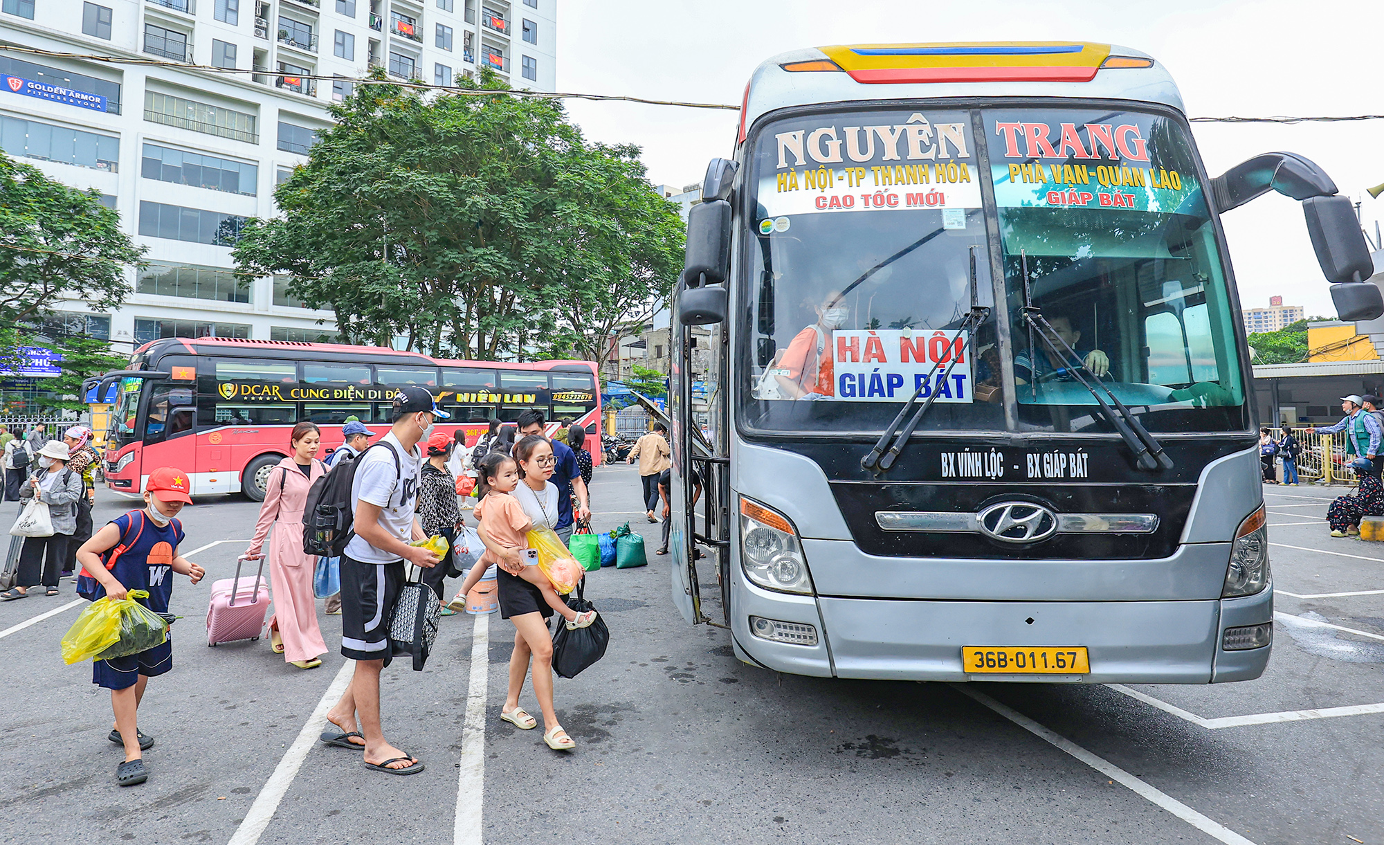 Vé máy bay, tàu xe dịp 2/9 “nóng” dần- Ảnh 2. Vé máy bay, tàu xe dịp 2/9 “nóng” dần- Ảnh 2.