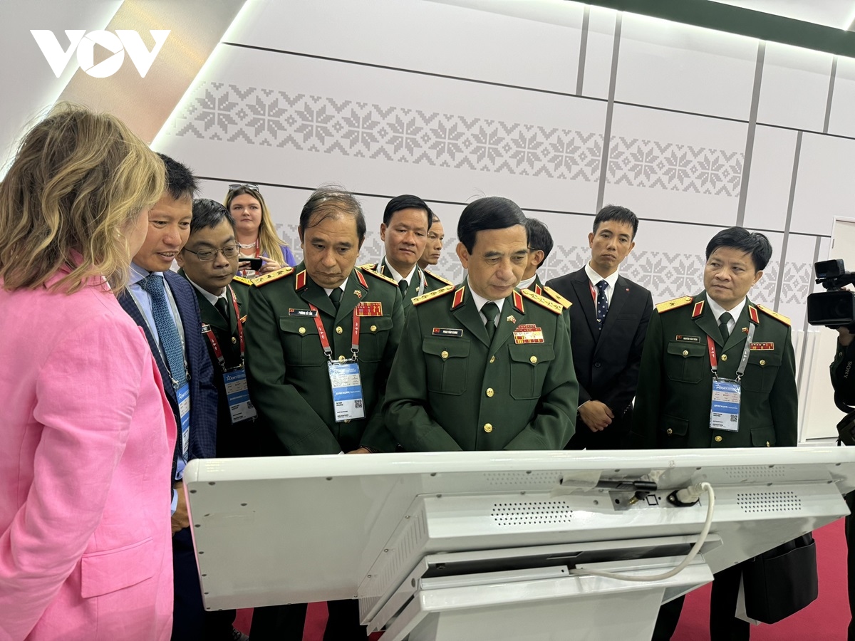 Đại tướng phan văn giang dự diễn đàn kỹ thuật quân sự quốc tế army-2024 tại nga hình ảnh 2 Dai tuong phan van giang du dien dan ky thuat quan su quoc te army-2024 tai nga hinh anh 2
