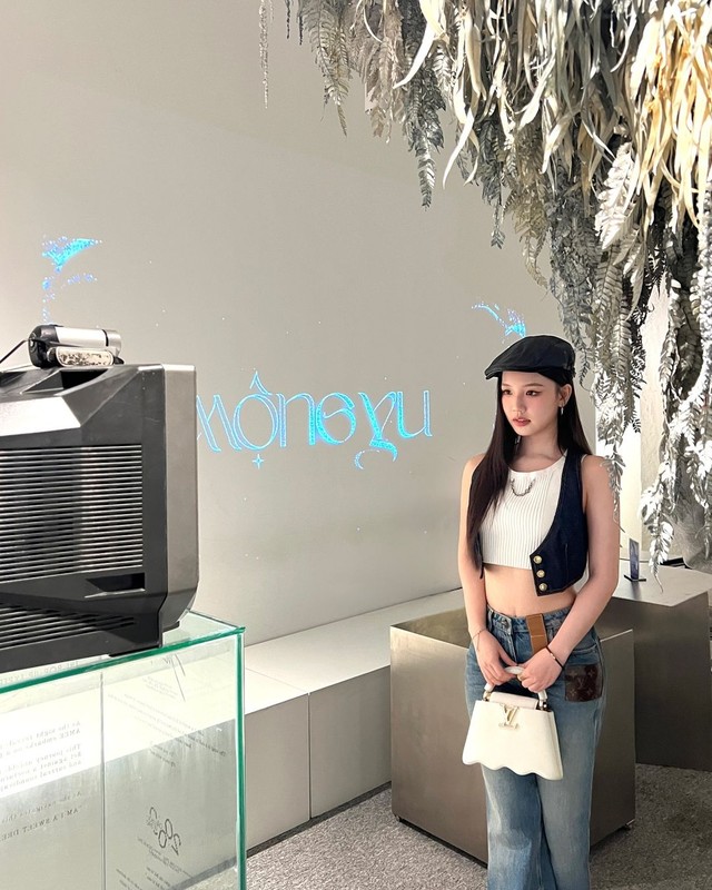 Xu hướng denim on denim khuấy đảo những ngày đầu thu năm nay- Ảnh 9. Xu hướng denim on denim khuấy đảo những ngày đầu thu năm nay- Ảnh 9.