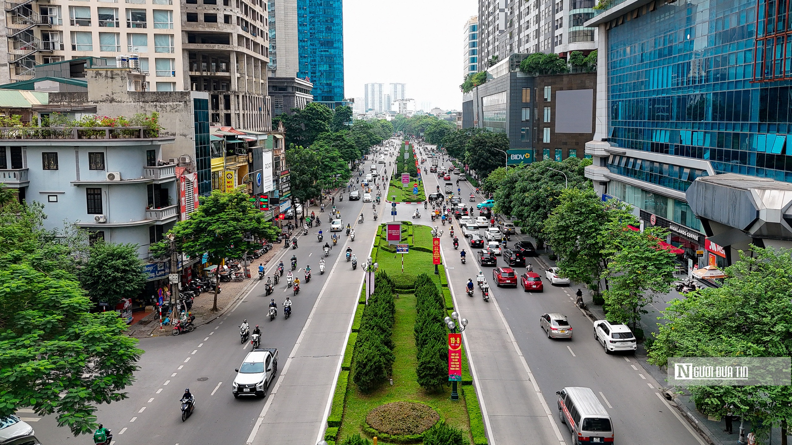 Điểm mặt các tuyến đường ở Hà Nội sắp bị xén vỉa hè, dải phân cách- Ảnh 3. Điểm mặt các tuyến đường ở Hà Nội sắp bị xén vỉa hè, dải phân cách- Ảnh 3.