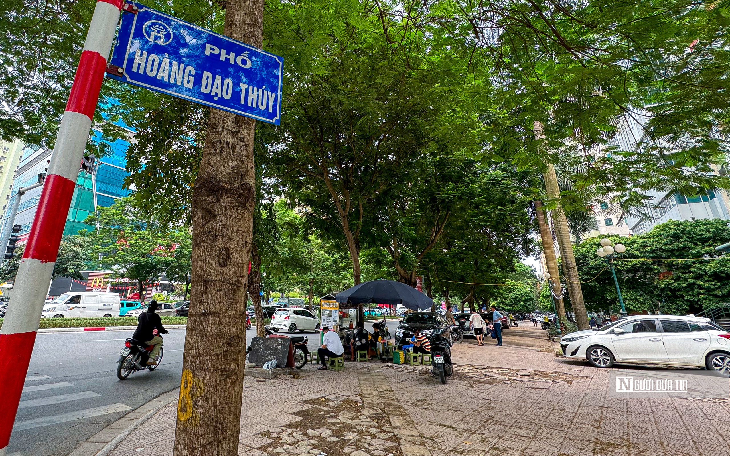 Điểm mặt các tuyến đường ở Hà Nội sắp bị xén vỉa hè, dải phân cách- Ảnh 8. Điểm mặt các tuyến đường ở Hà Nội sắp bị xén vỉa hè, dải phân cách- Ảnh 8.