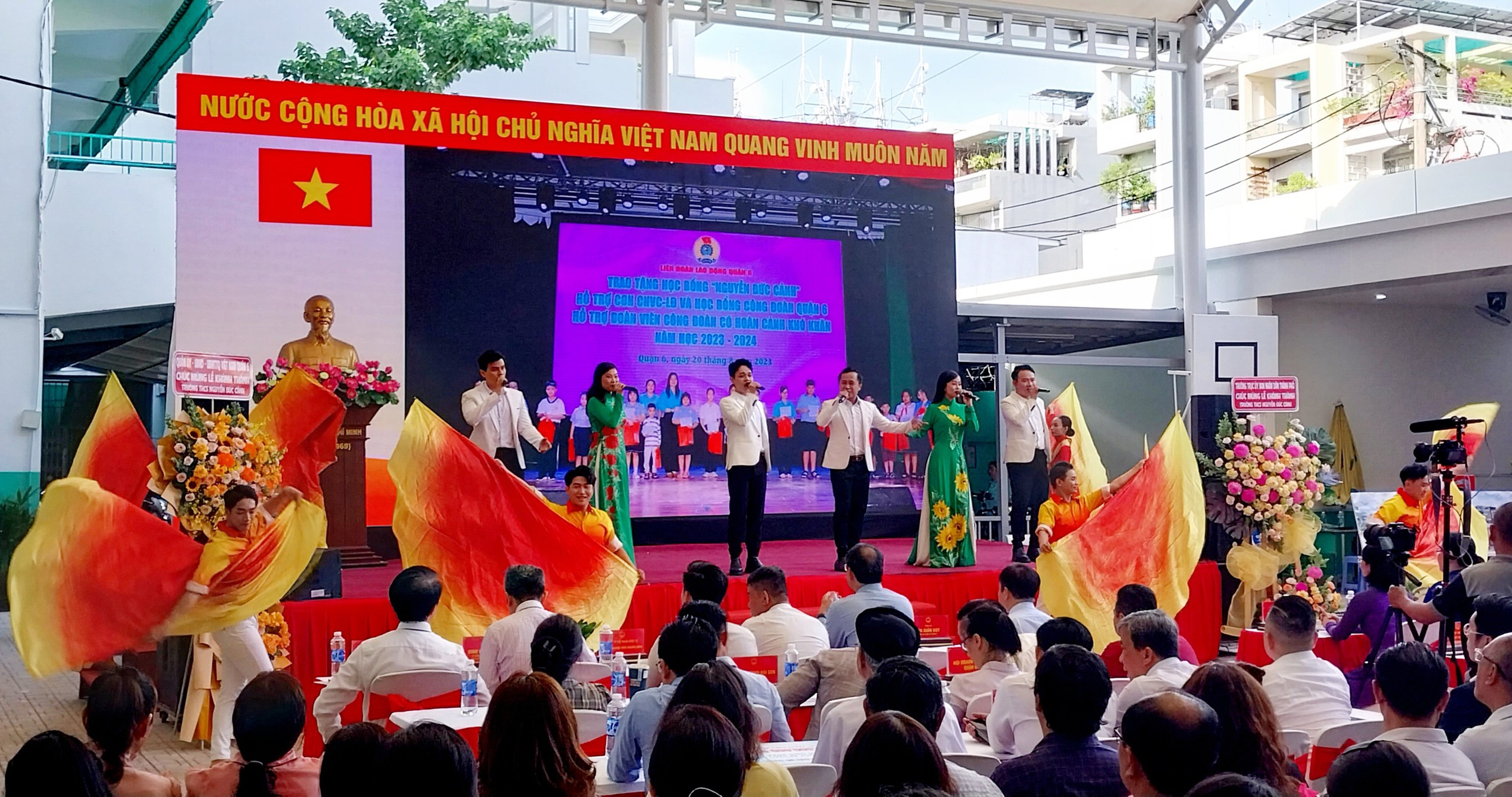Một trường THCS tại TP.HCM được cải tạo, hiện đại khang trang- Ảnh 2. Một trường THCS tại TP.HCM được cải tạo, hiện đại khang trang- Ảnh 2.