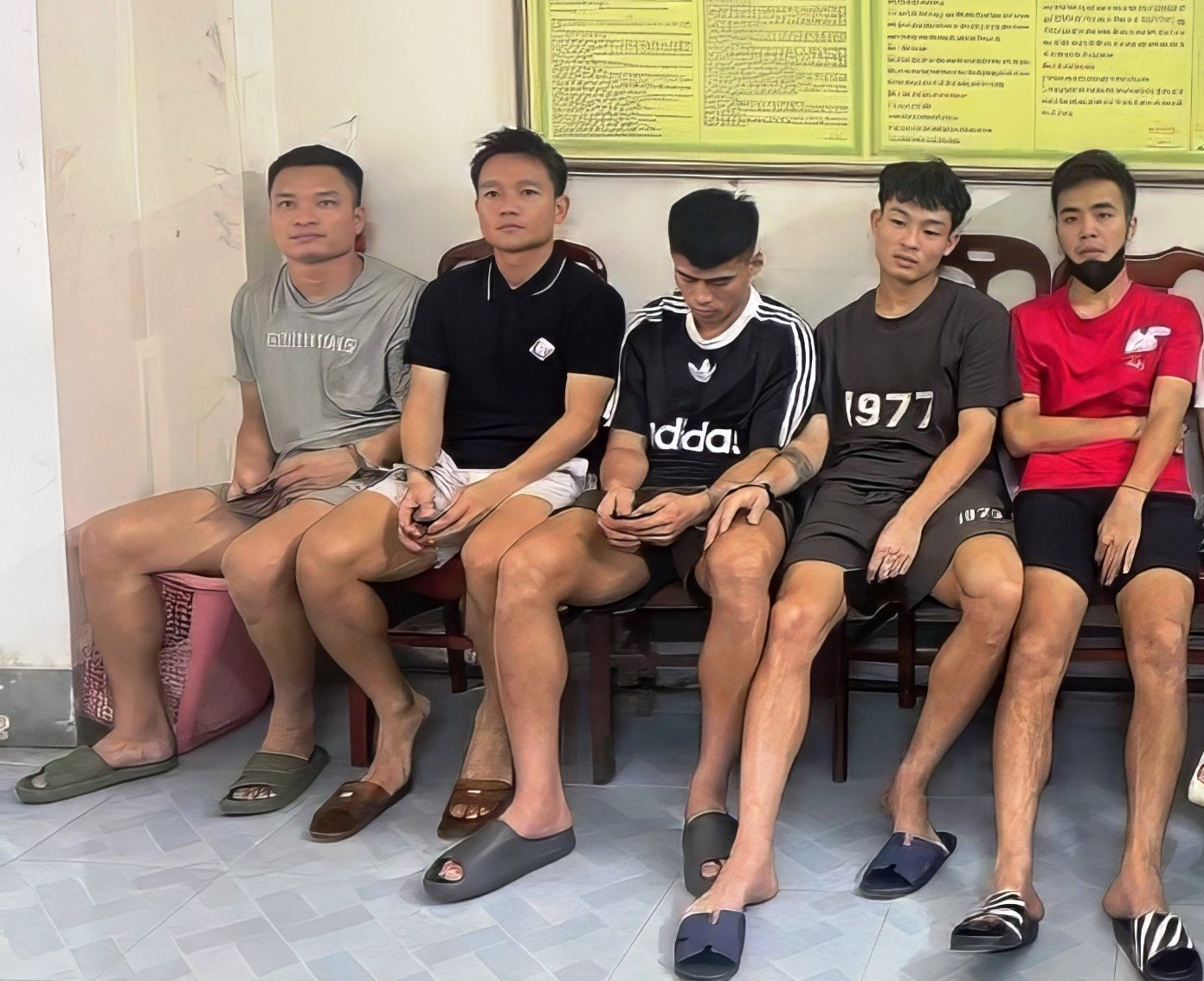 Tại sao hoãn xử vụ 5 cầu thủ CLB Hà Tĩnh dùng ma túy, khi nào tòa mở lại?- Ảnh 3. Tại sao hoãn xử vụ 5 cầu thủ CLB Hà Tĩnh dùng ma túy, khi nào tòa mở lại?- Ảnh 3.