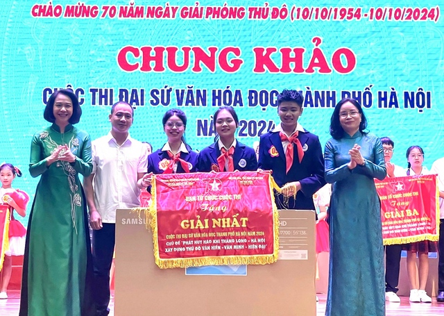 Lan tỏa niềm đam mê đọc sách đối với thế hệ trẻ thông qua cuộc thi Đại sứ Văn hóa đọc Hà Nội 2024 - Ảnh 6. Lan tỏa niềm đam mê đọc sách đối với thế hệ trẻ thông qua cuộc thi Đại sứ Văn hóa đọc Hà Nội 2024 - Ảnh 6.